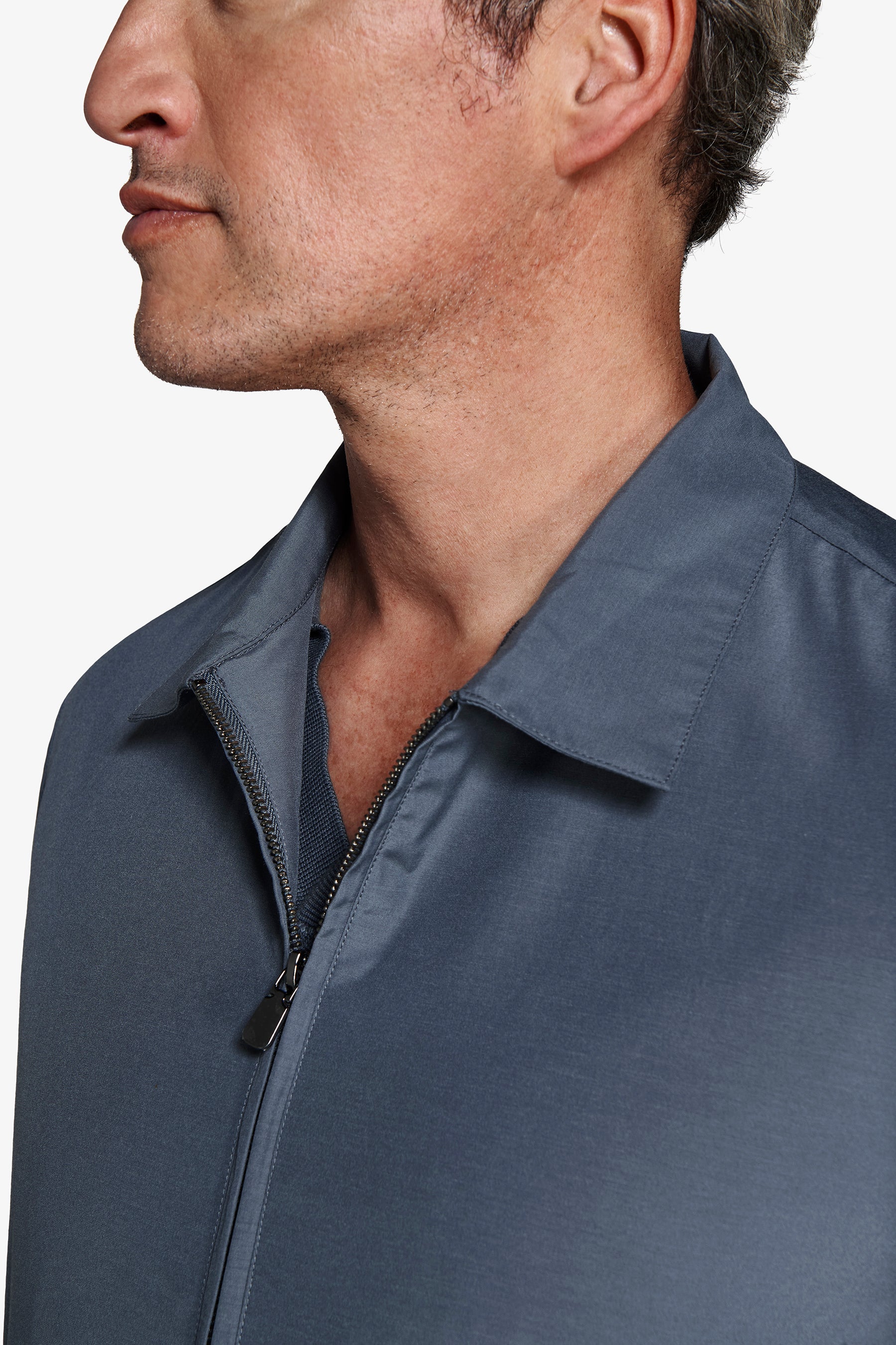 Bomberjacke aus technischem Stoff in Avion-Blau