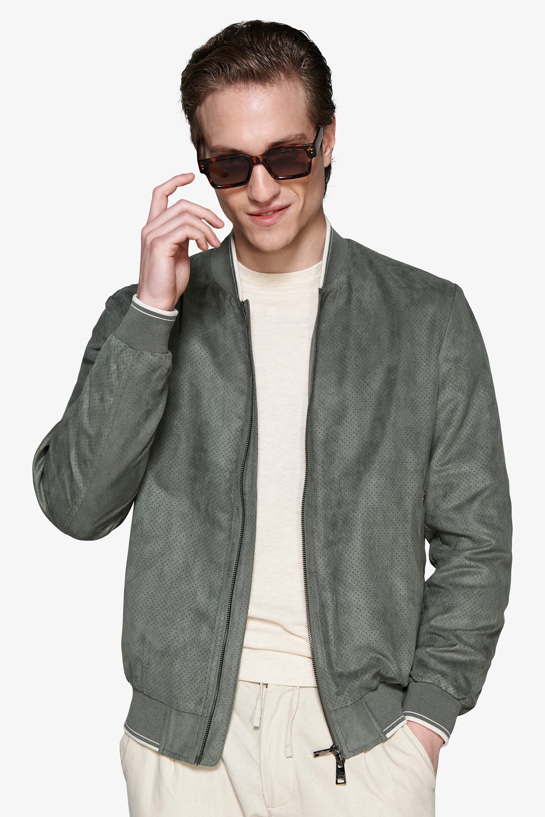 Cazadora bómber de ante ecológico perforado verde