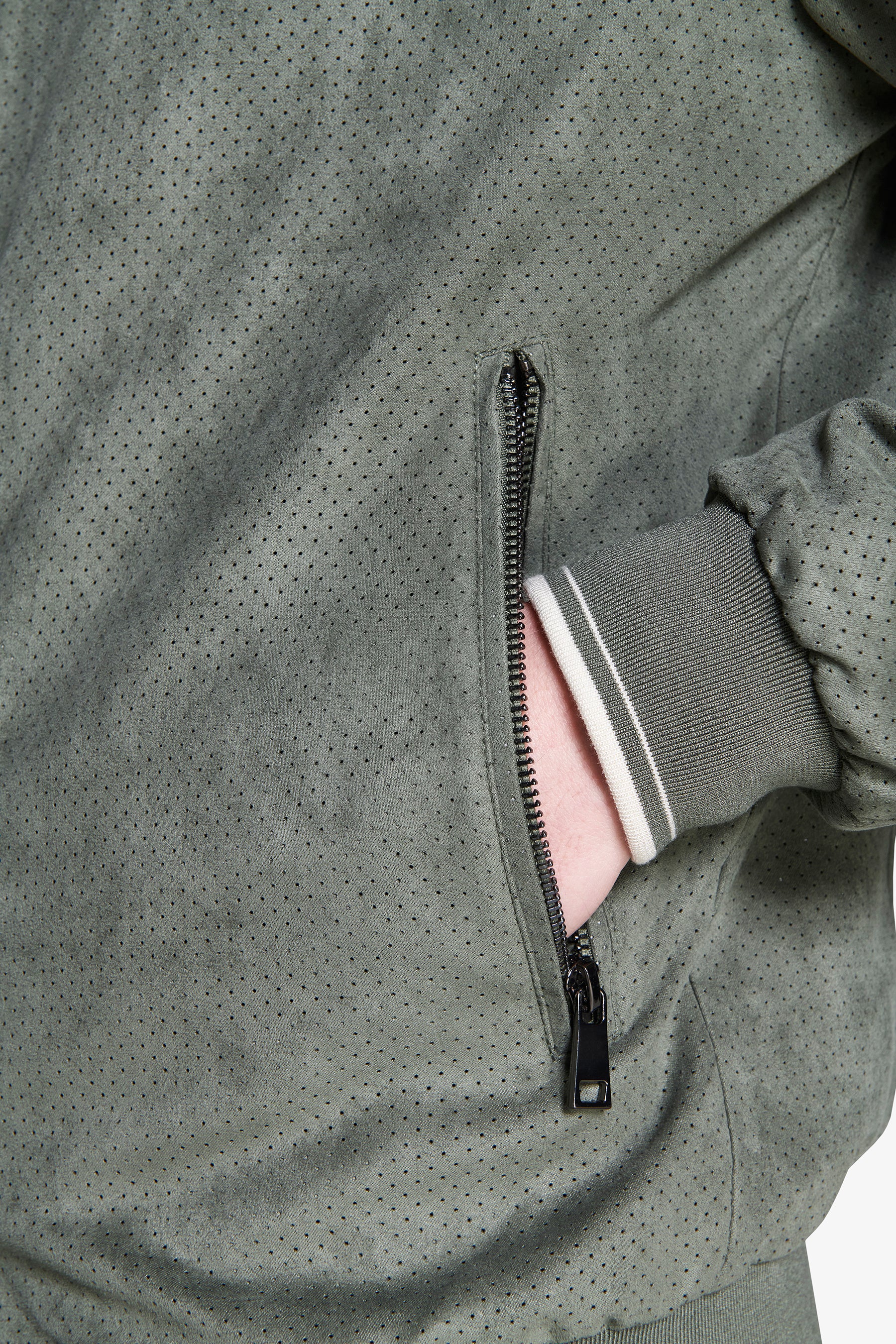 Cazadora bómber de ante ecológico perforado verde