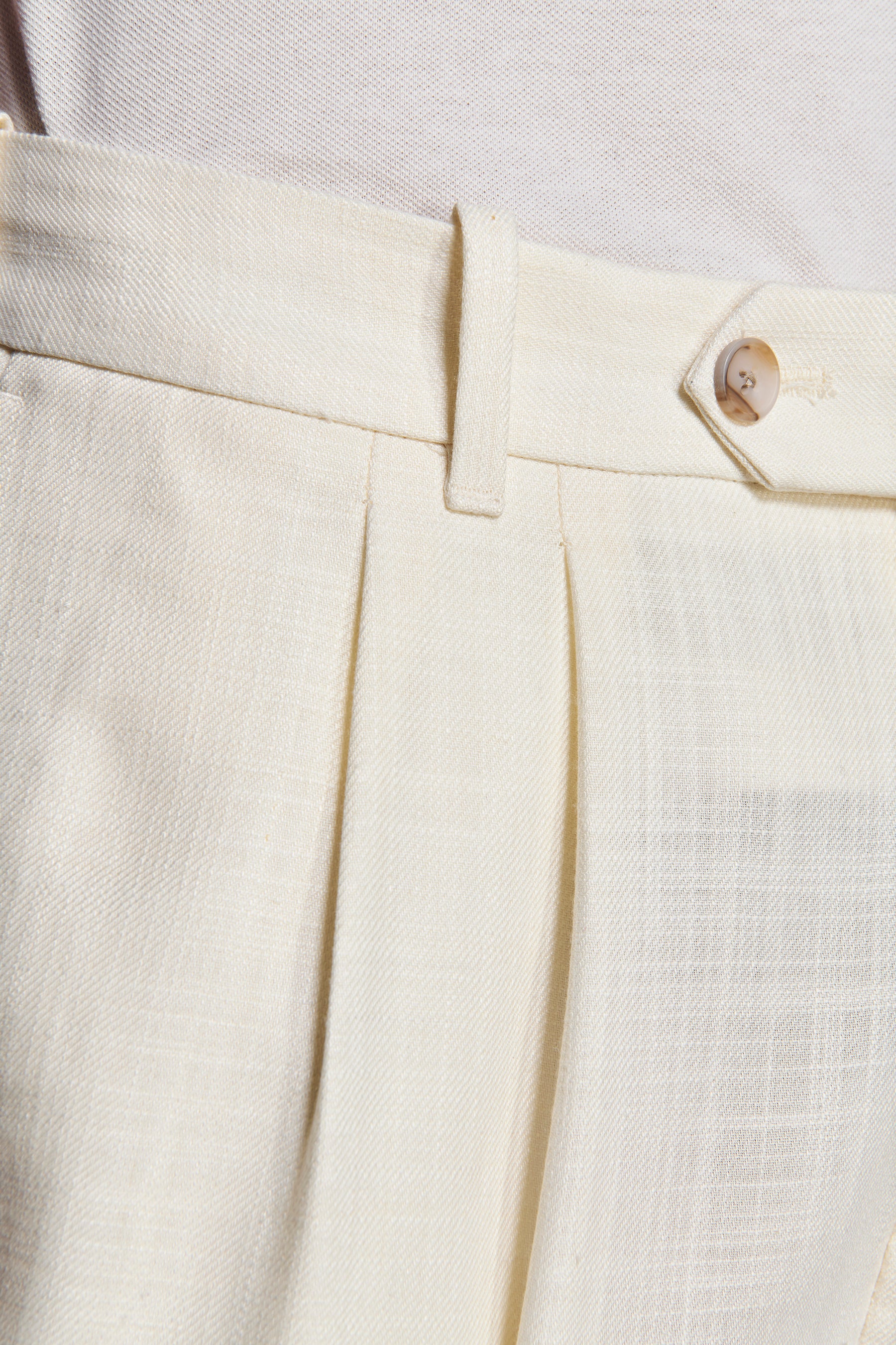 Bermudas de mezcla de lino con pinzas marfil