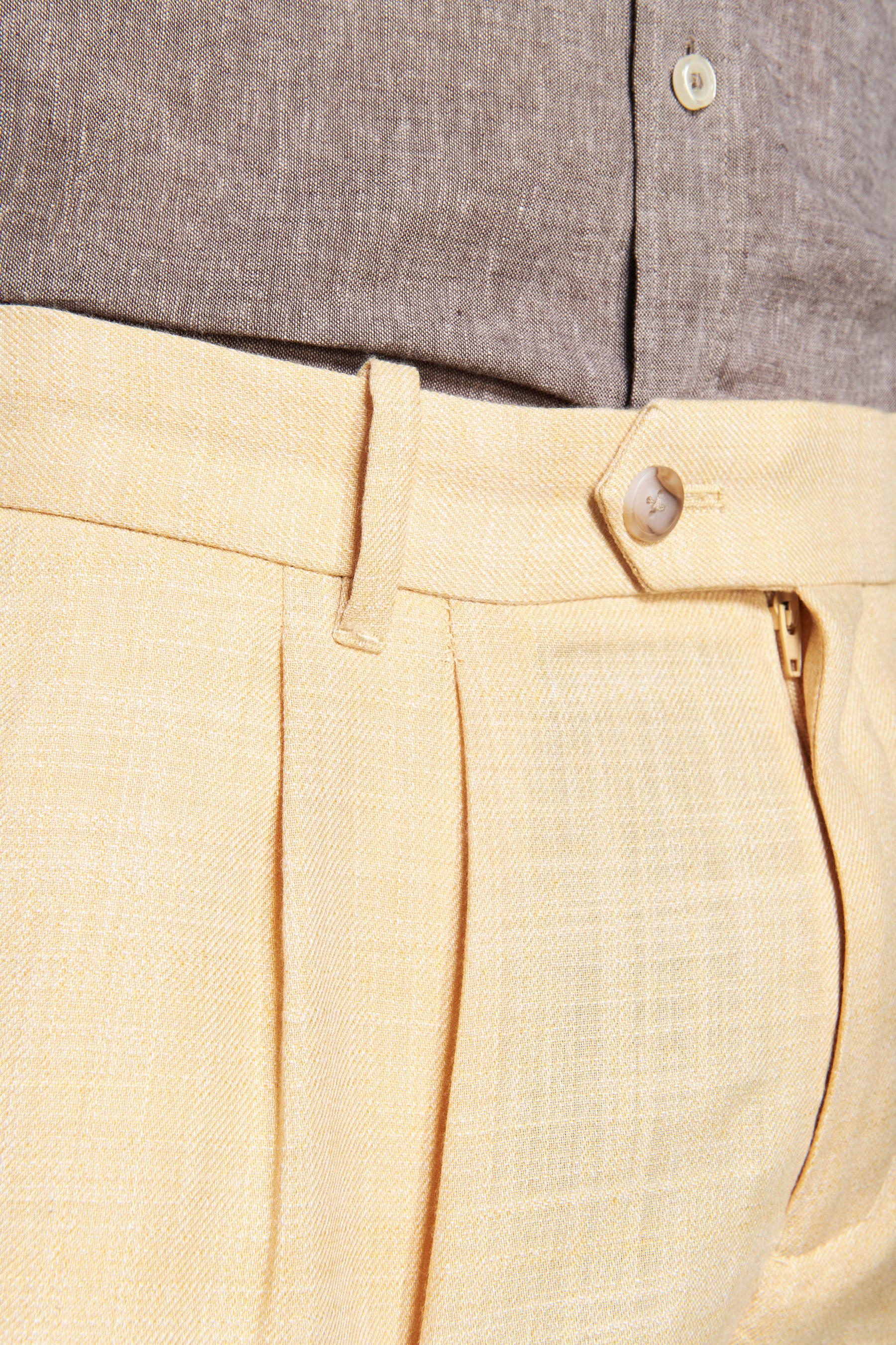 Bermudas de mezcla de lino con pinzas amarillas