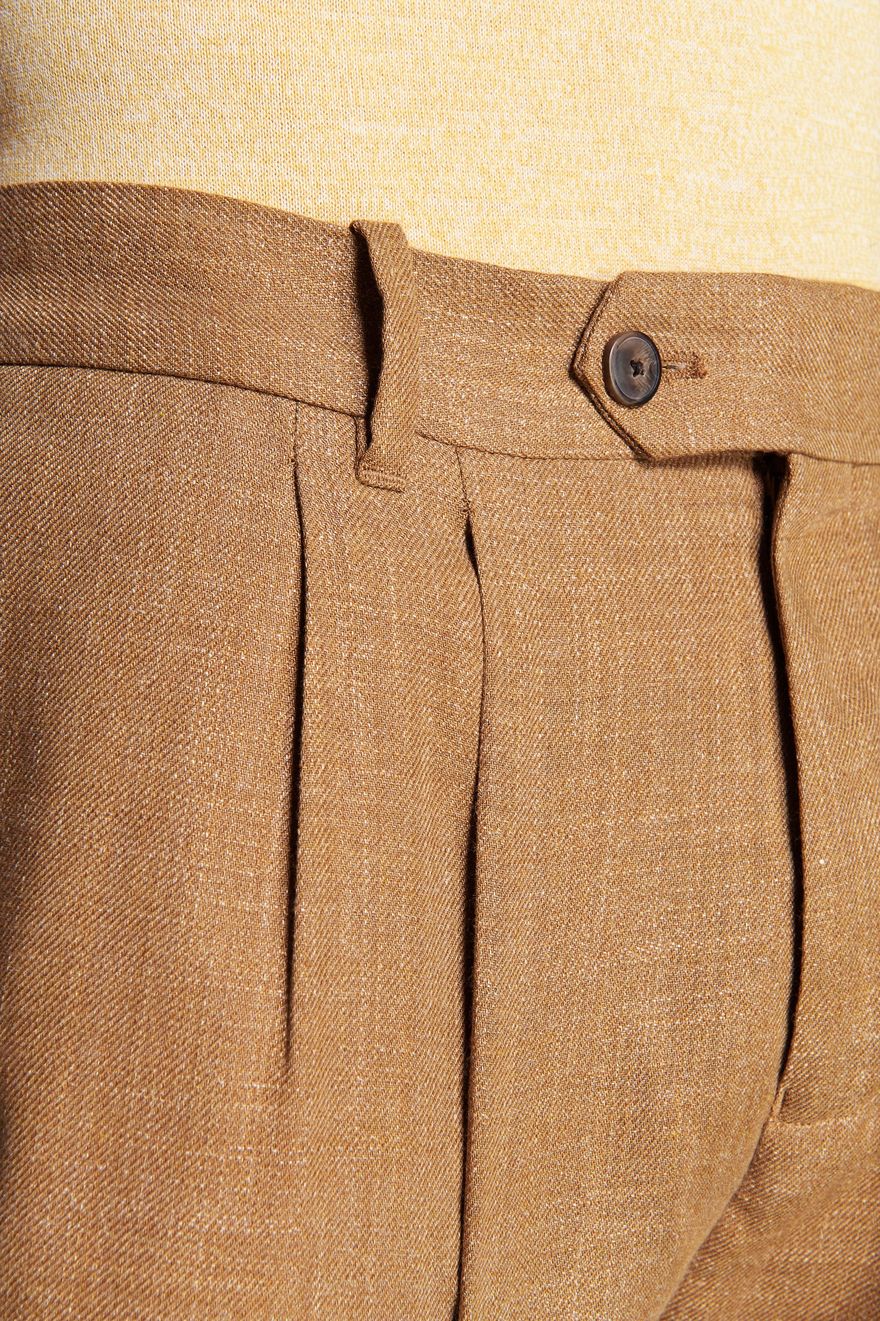 Bermudas de mezcla de lino con pinzas tabaco