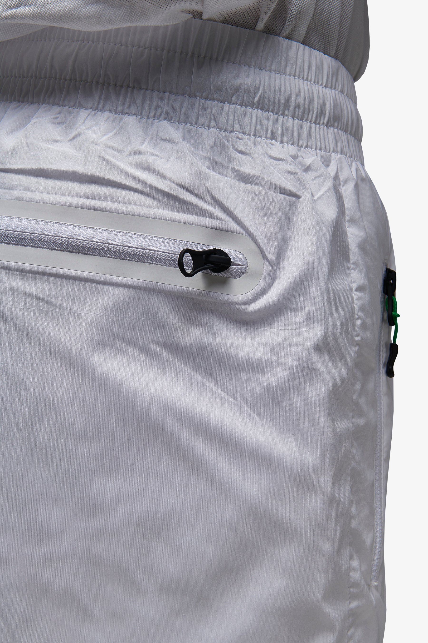 Bermuda tecnico con tascone bianco DNJ