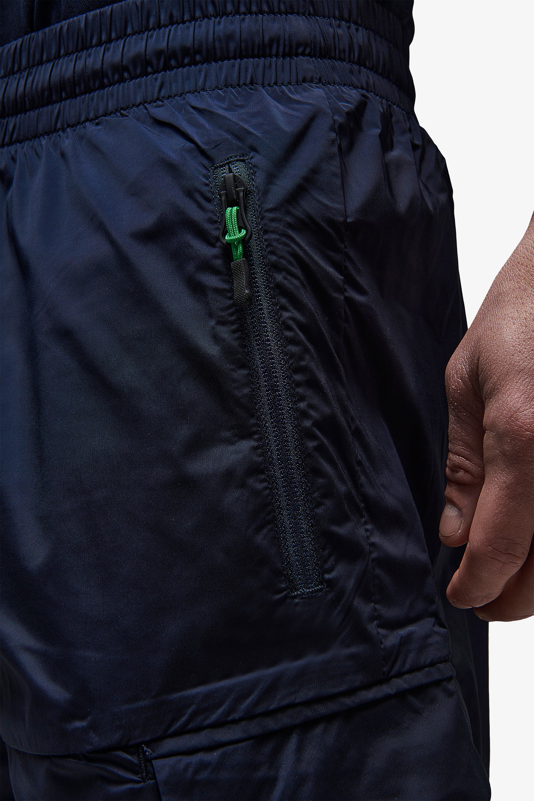 Bermudas técnicas con bolsillo grande color azul