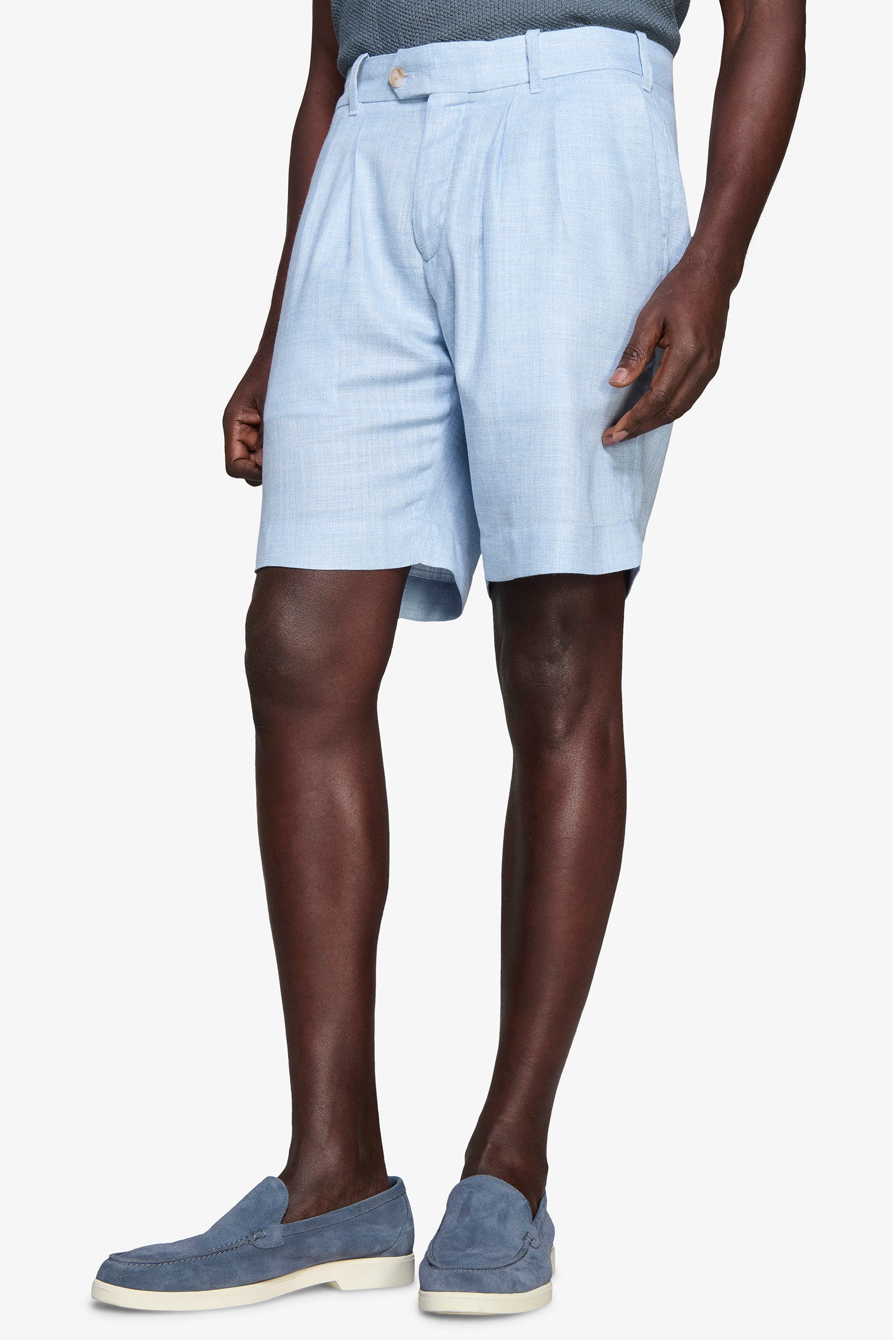 Bermudas mezcla lino con pinzas celeste