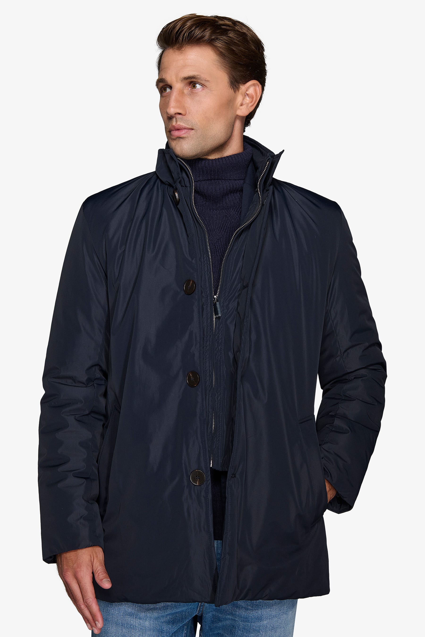 Trench con pettorina blu-Dan John