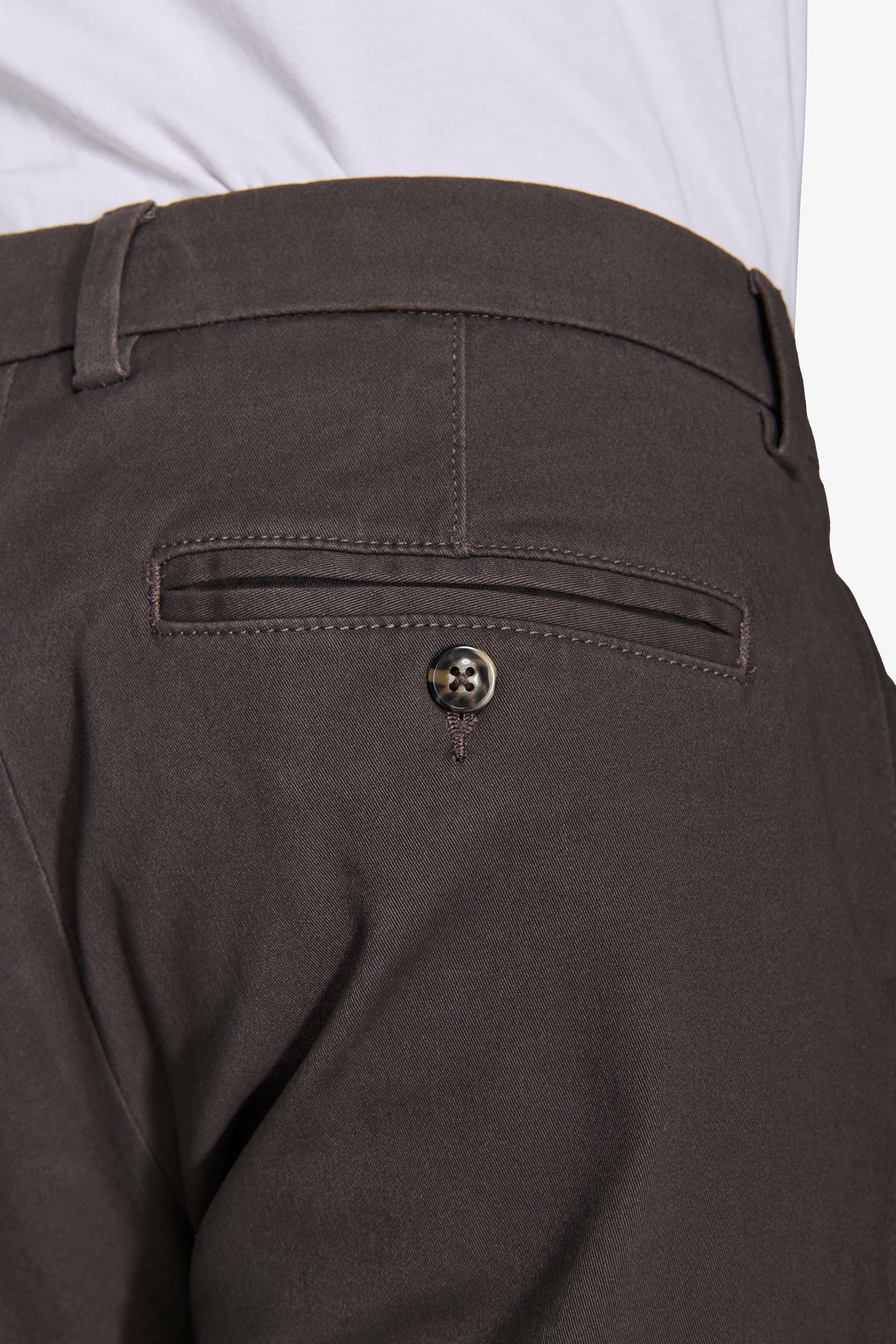 Pantalon chino en gabardine anthracite