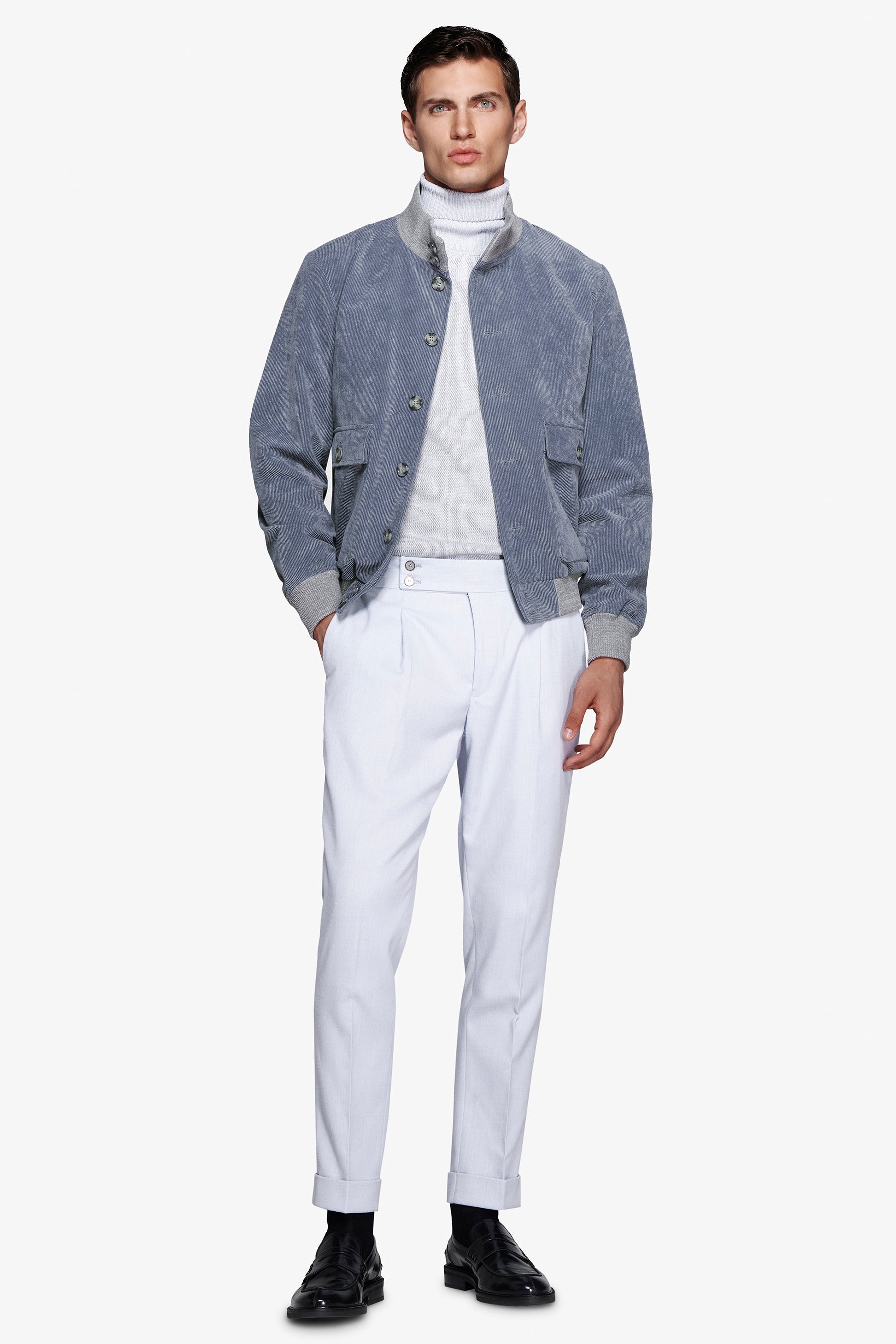 Bomberjacke aus babyblauem Cord