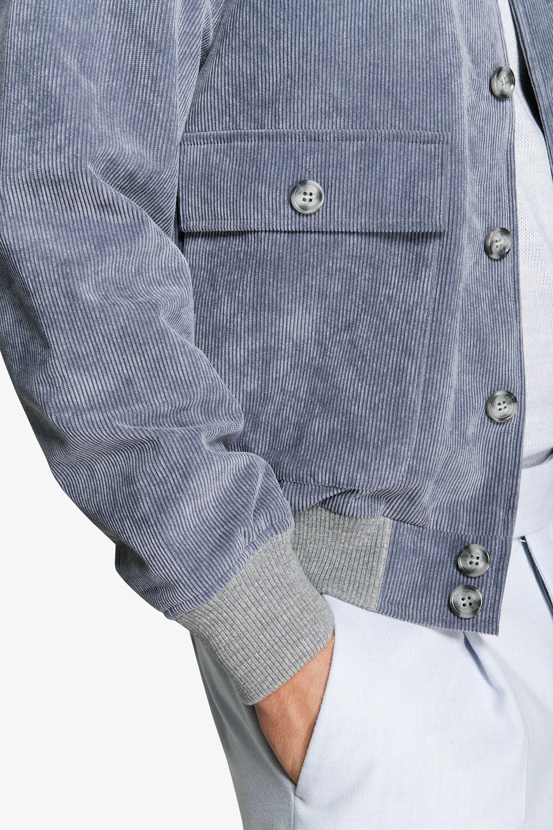 Bomberjacke aus babyblauem Cord