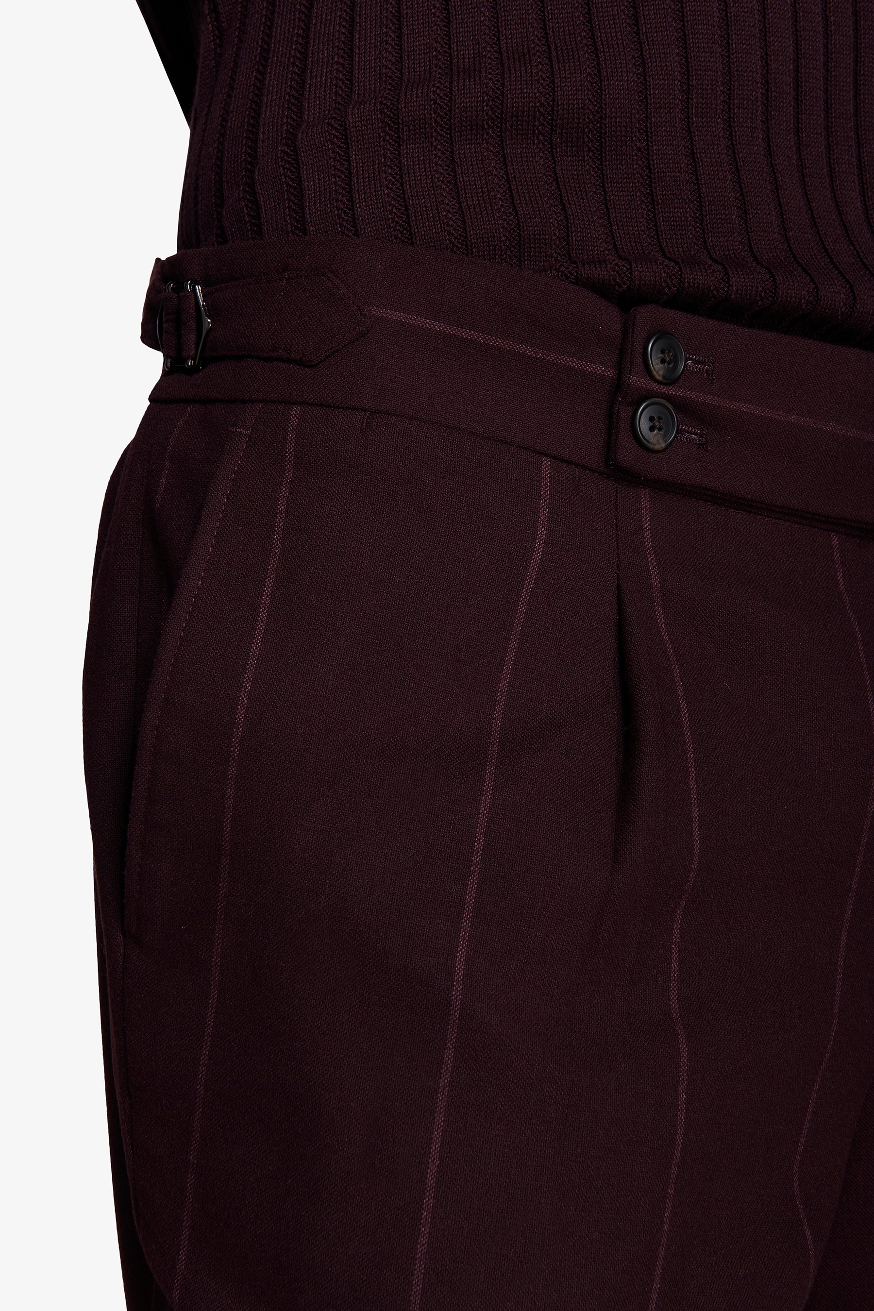 Pantalon bordeaux à rayures diplomatiques