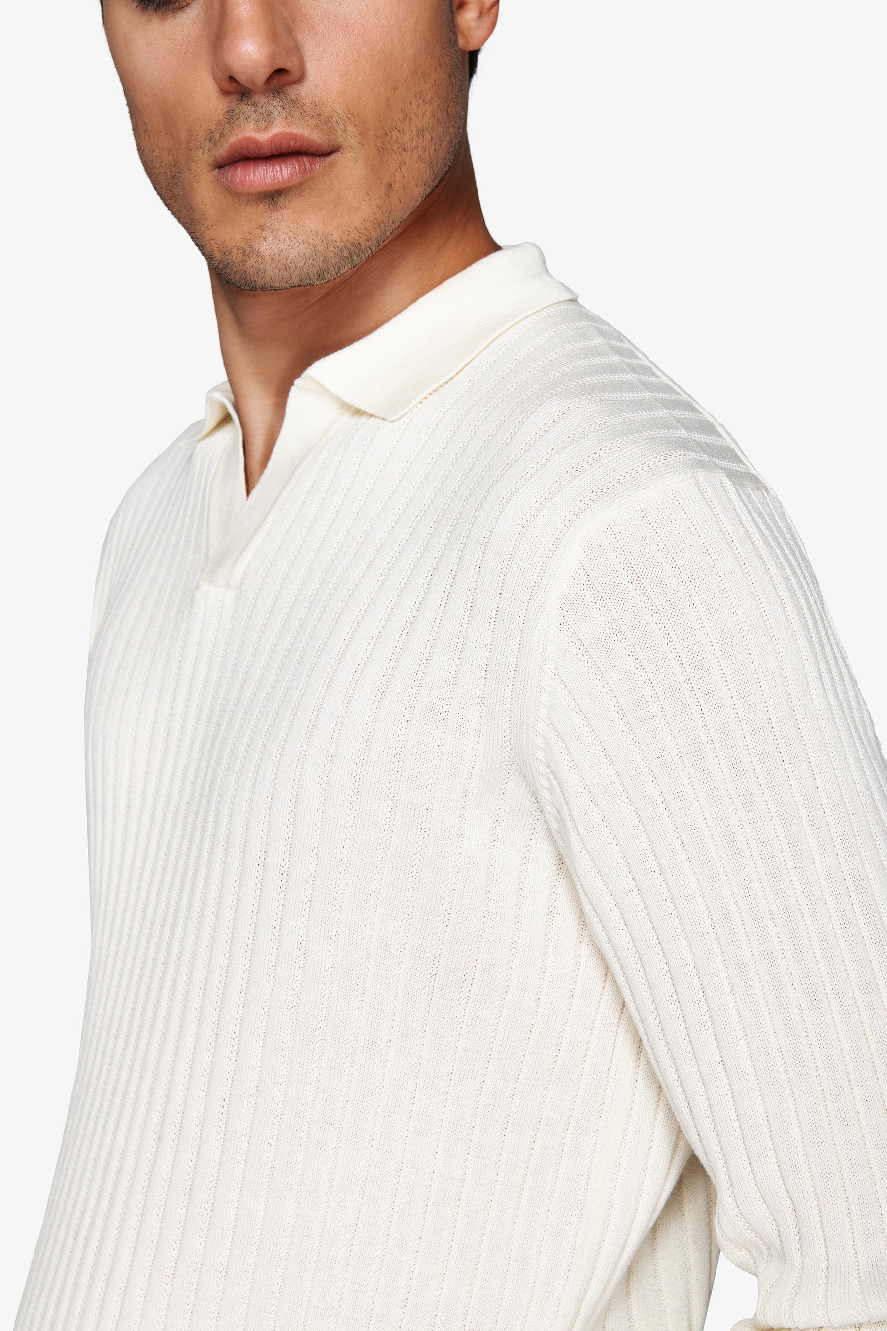 Polo de punto jersey de canalé plano con cuello abierto blanco roto