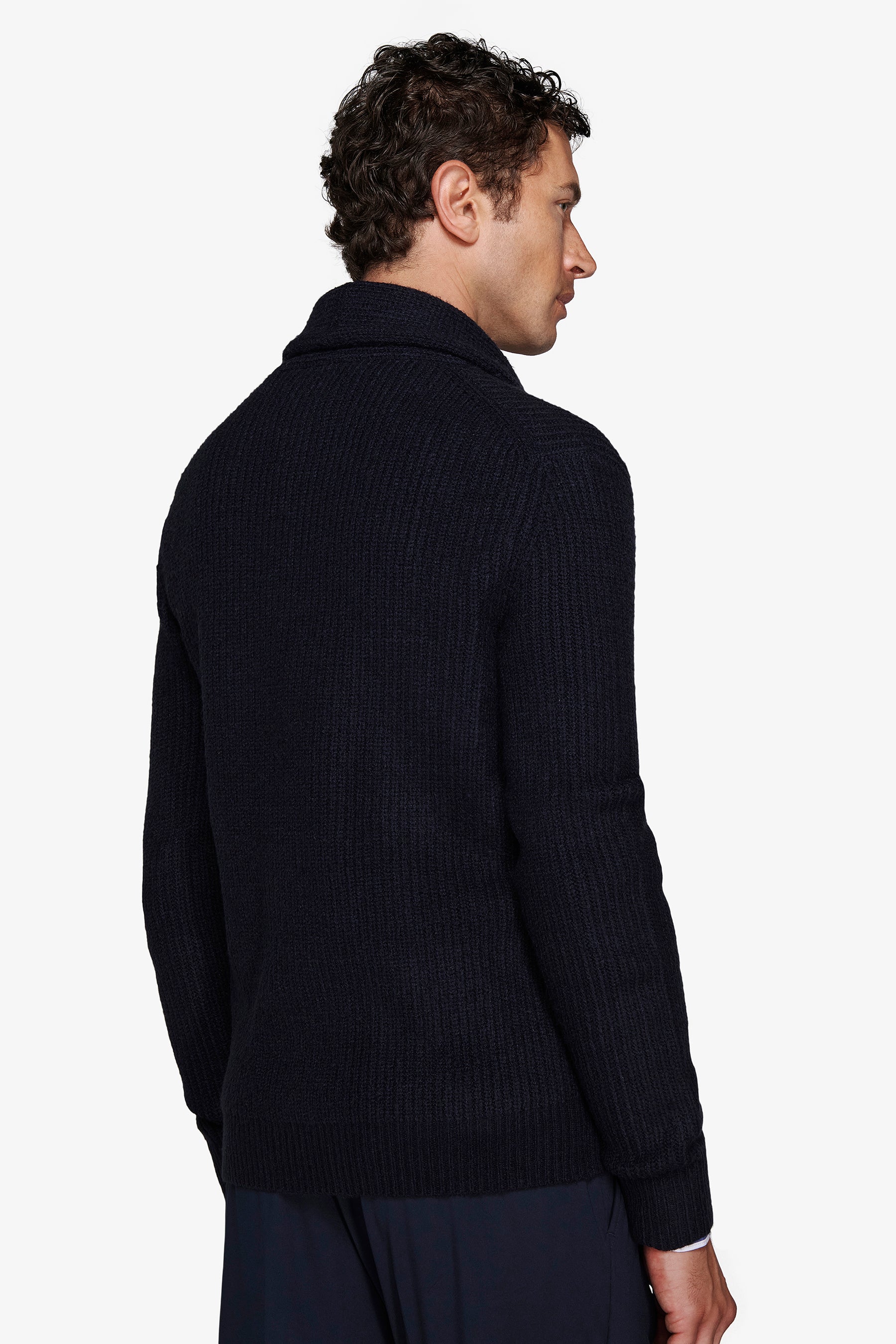 Cárdigan azul con cuello chal