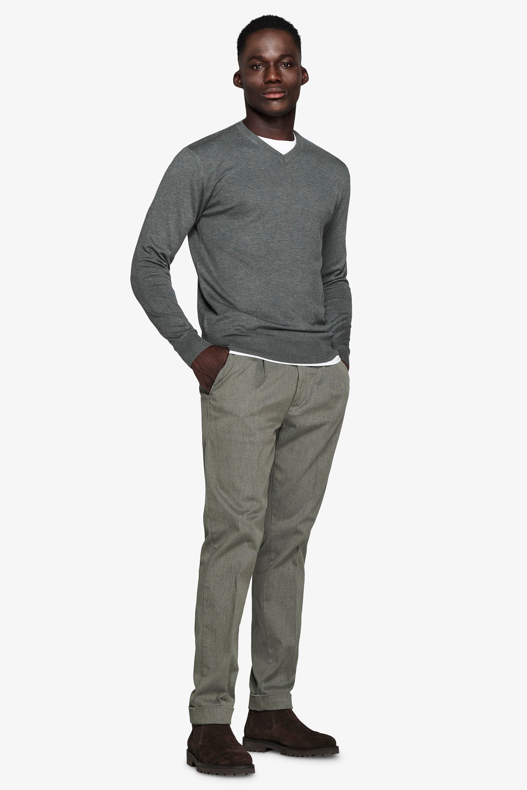 Suéter verde con cuello de pico