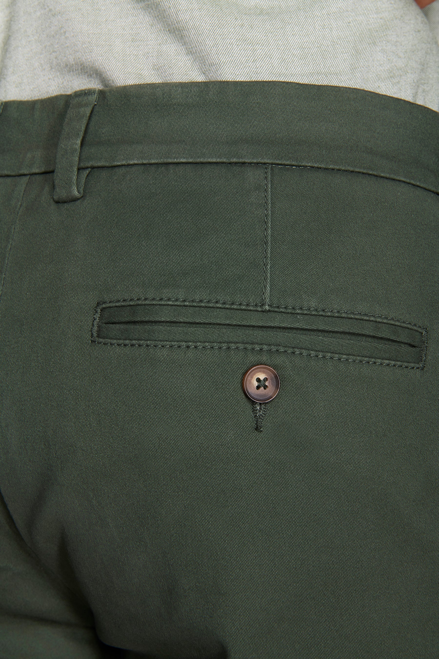 Pantalon chino en gabardine vert