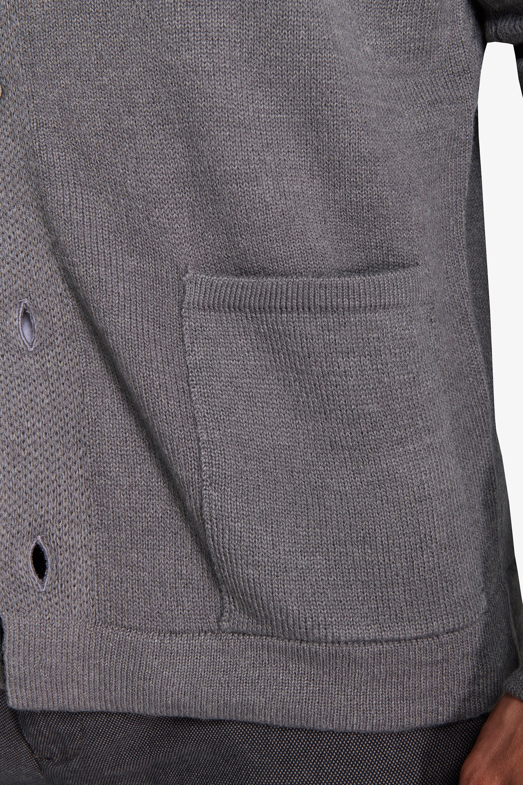 Mittelgraue Strickjacke