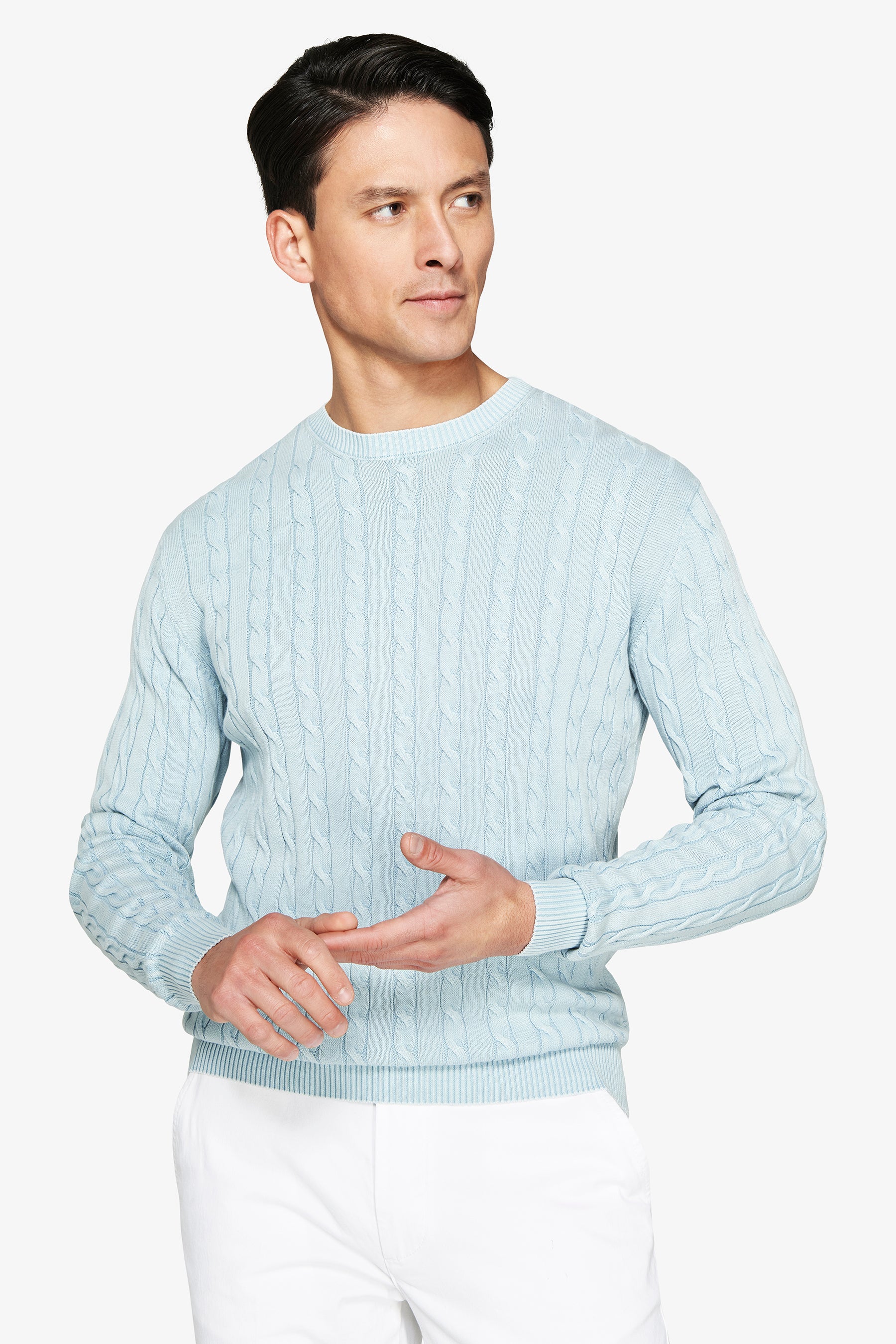 Rundhalspullover mit Zopfmuster aus Flachstrick in Hellblau