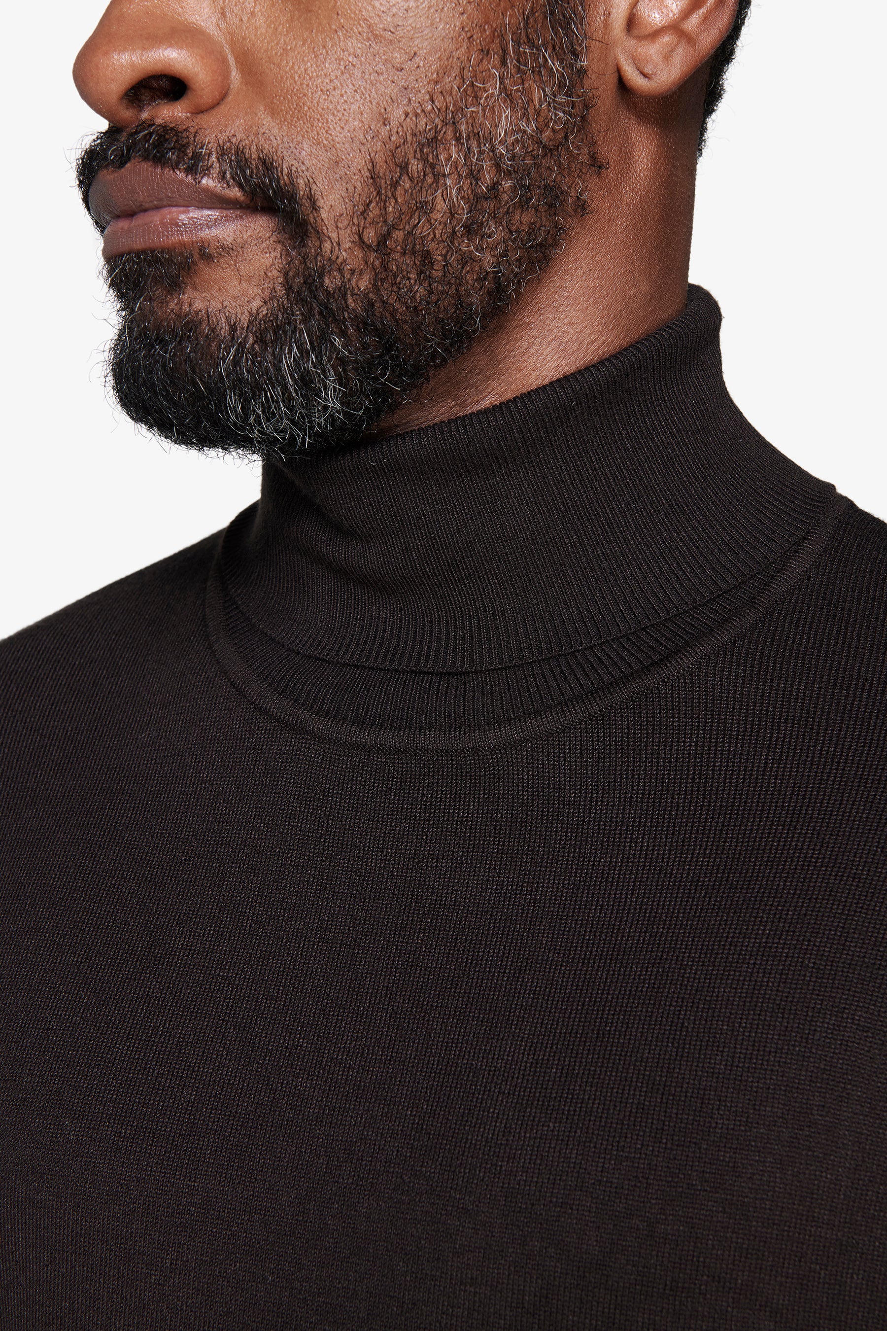 Maglia dolcevita basic marrone