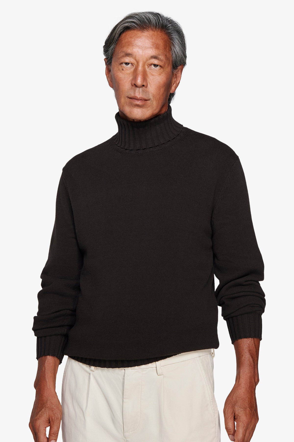 Maglia dolcevita rasata moro