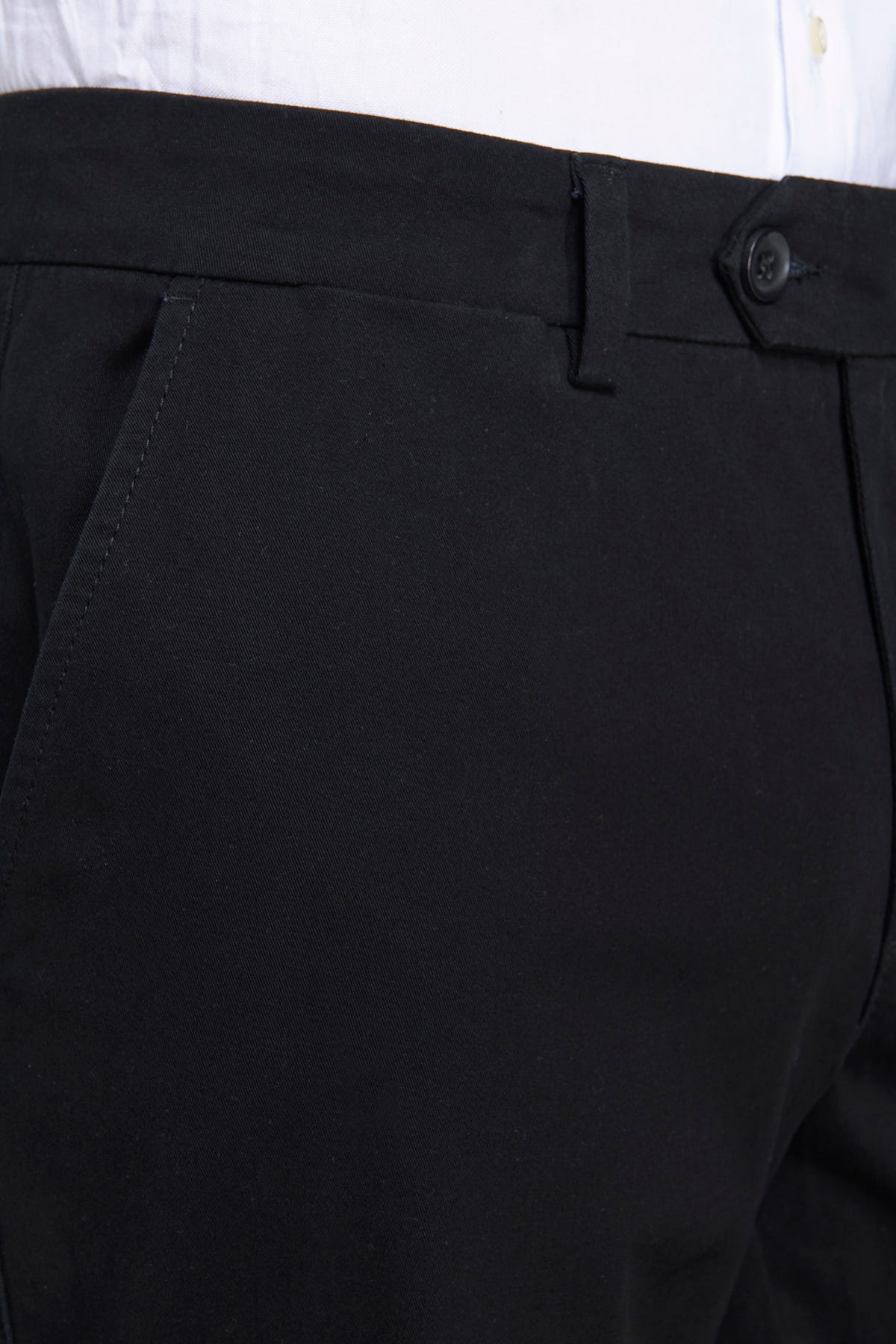 Pantaloni chino gabardina regular neri