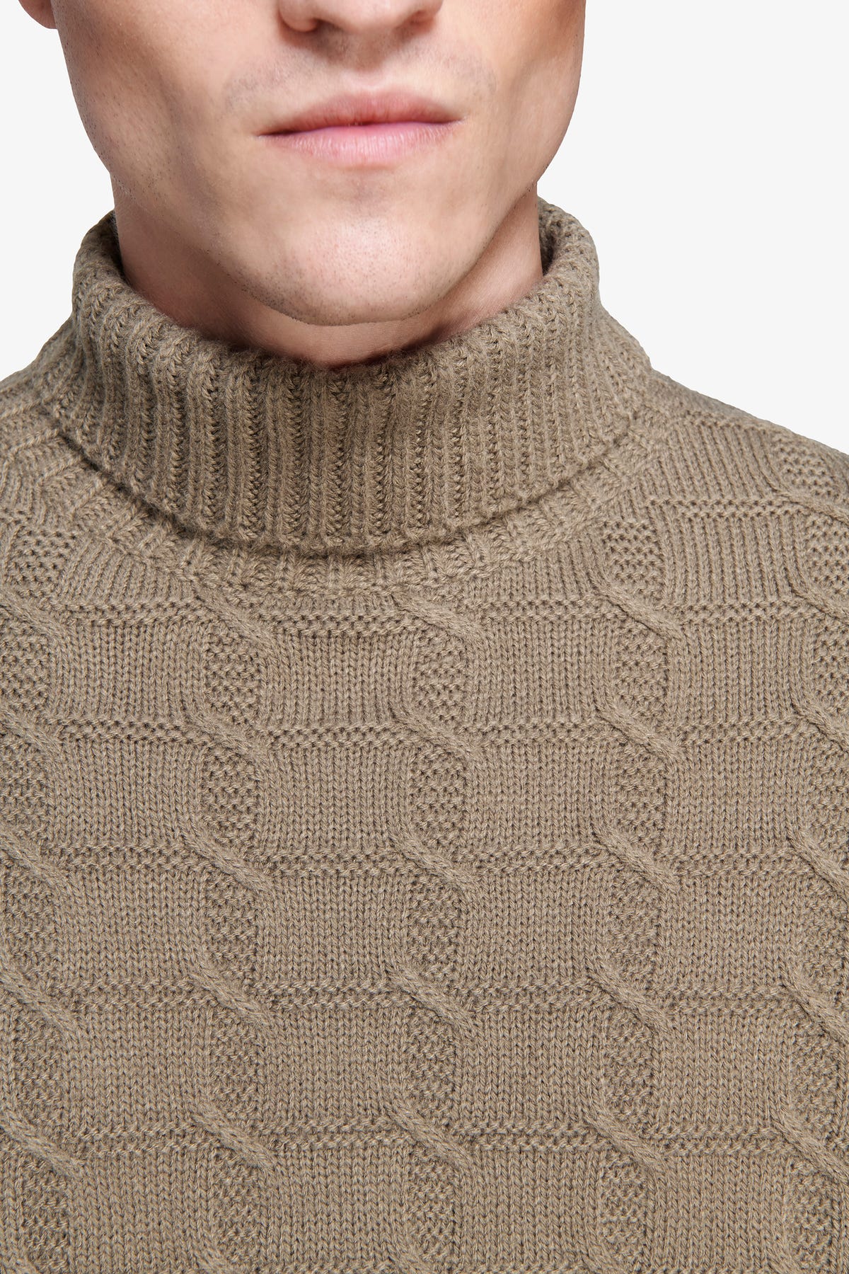 Maglia dolcevita punto quadri oliva