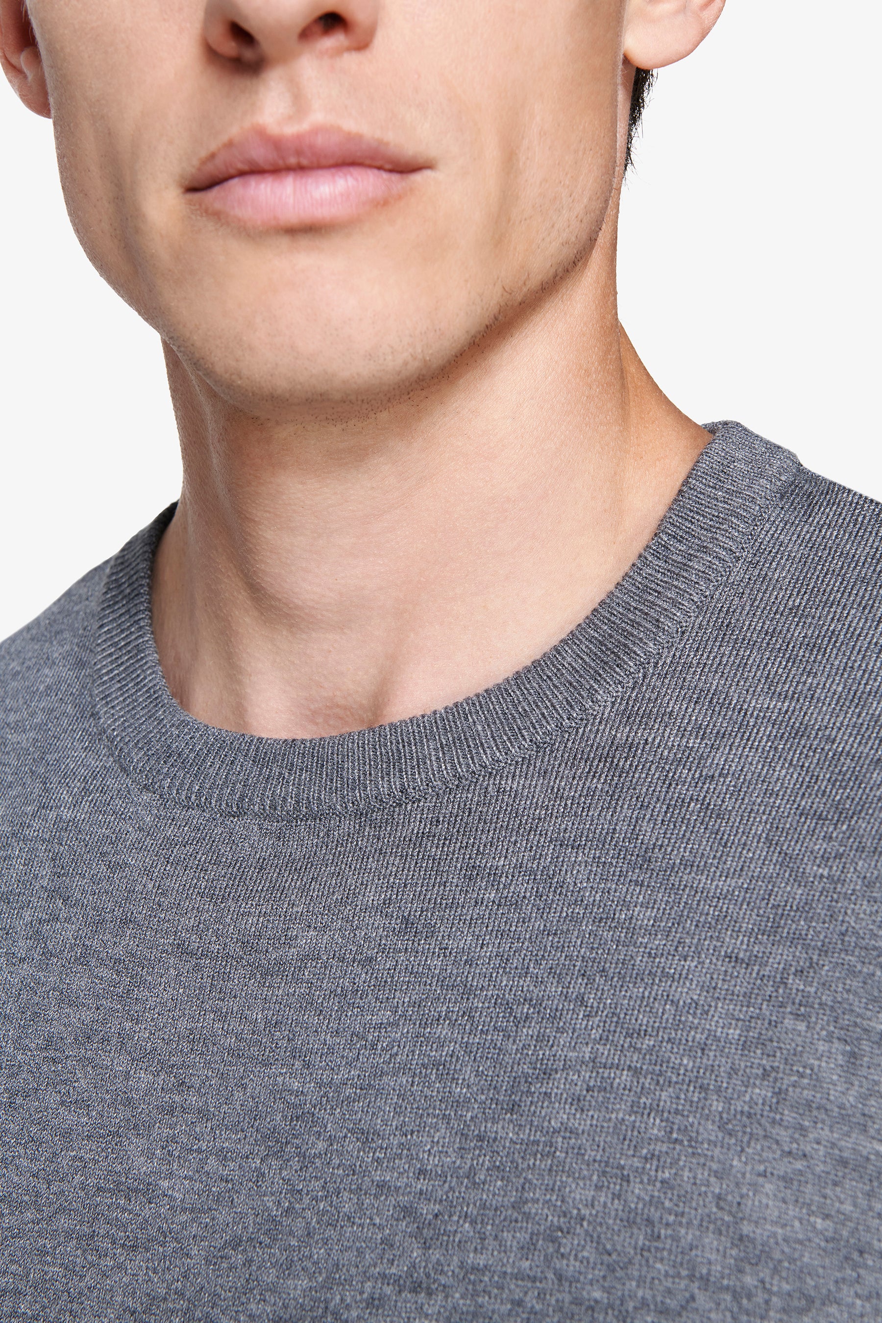 Maglia girocollo basic grigio