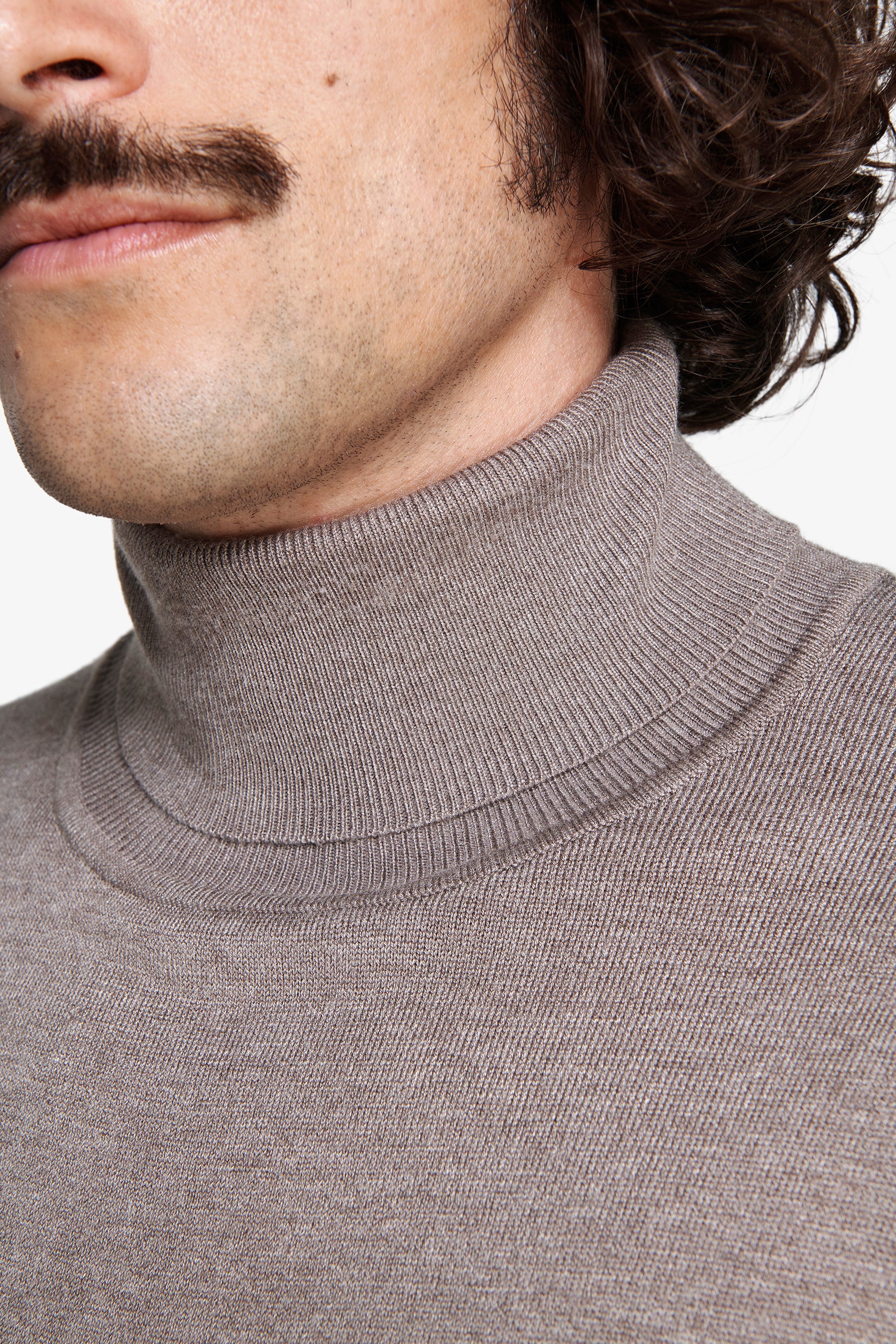 Maglia dolcevita basic tortora