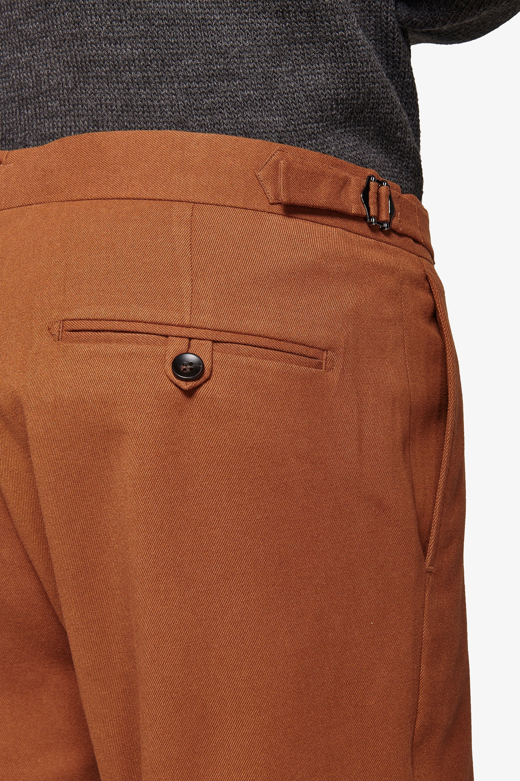 Pantaloni da abito con pinces e cinturini biscotto-Dan John