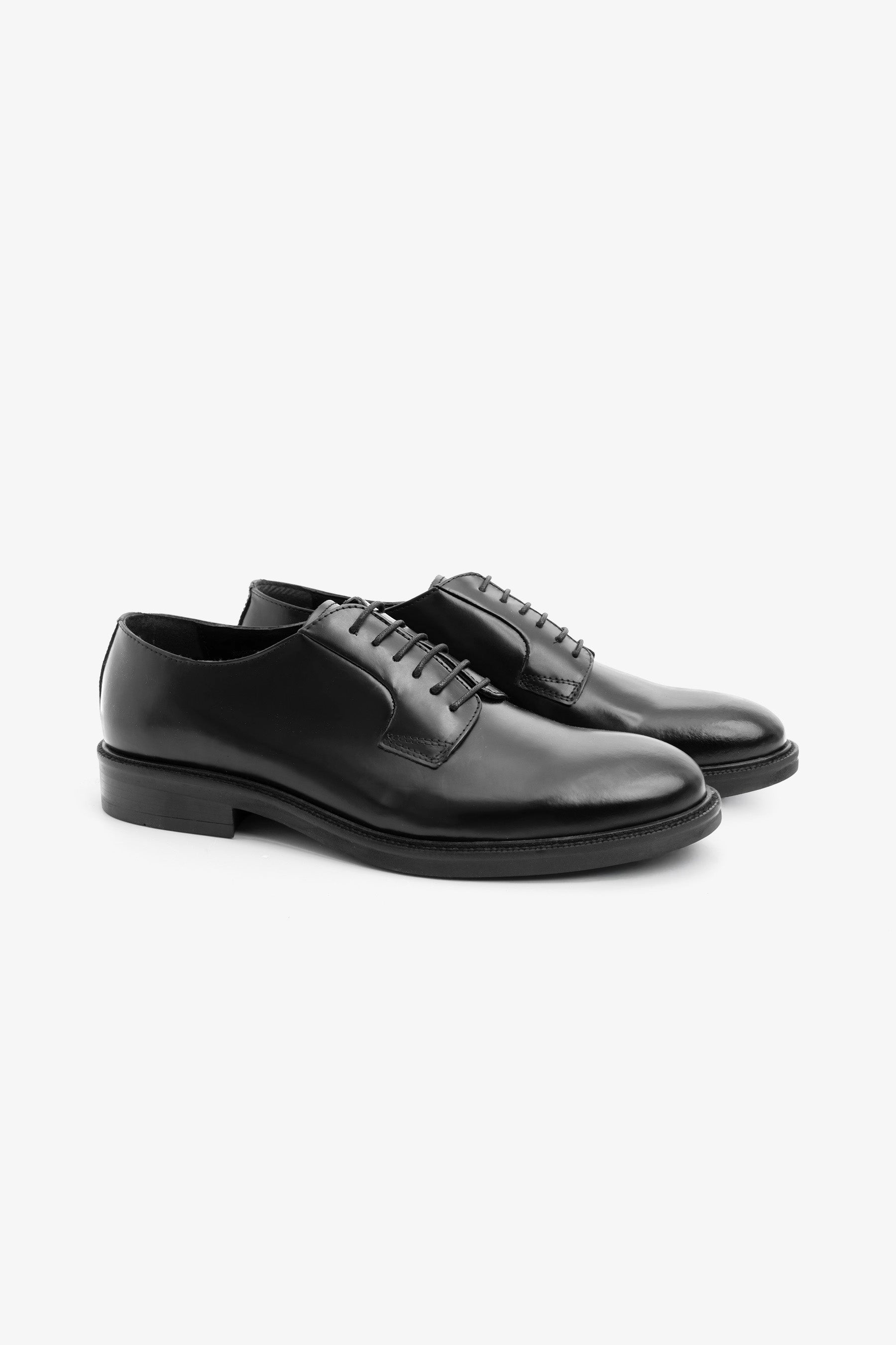 Zapato derby clásico negro