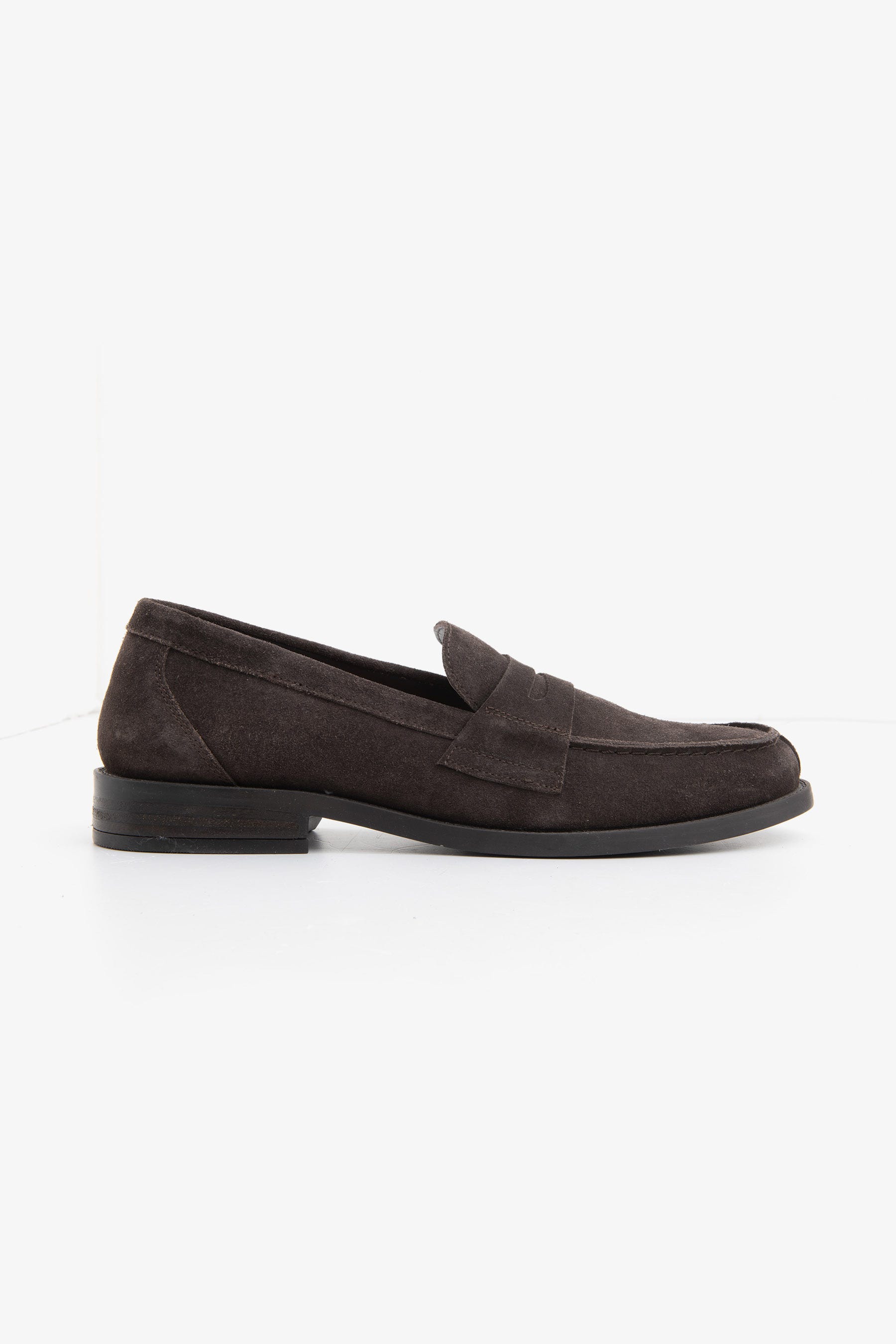 Mocassin en daim brun foncé