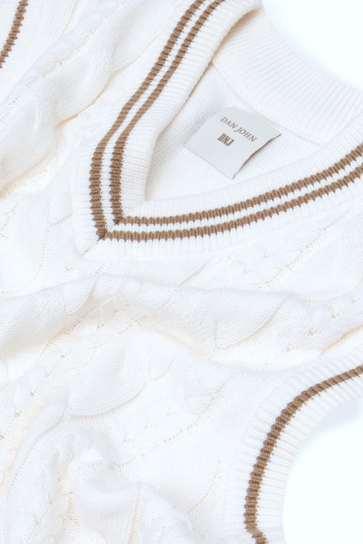Gilet in maglia treccia DNJ panna-Dan John