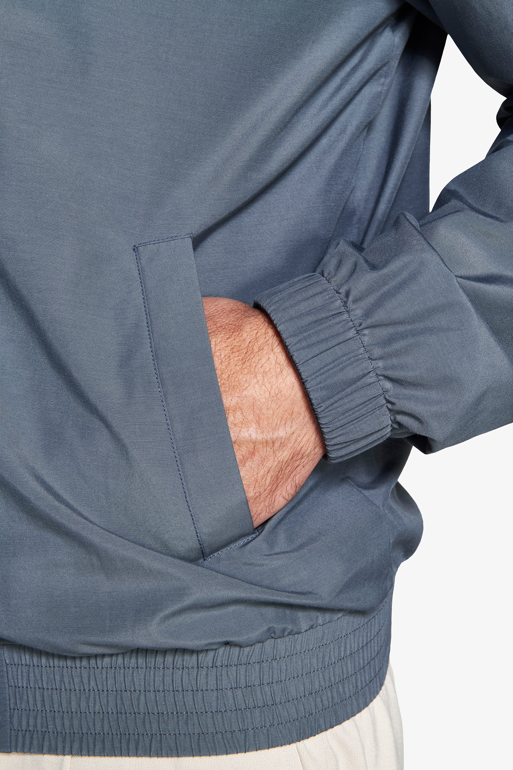 Bomberjacke aus technischem Stoff in Avion-Blau