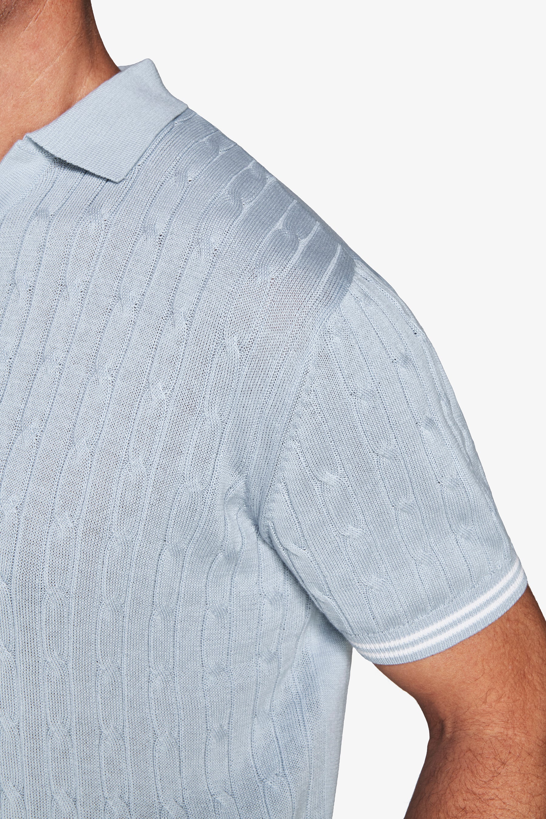 HELLBLAUES GEFLOCHTENES KURZARM-POLOSHIRT