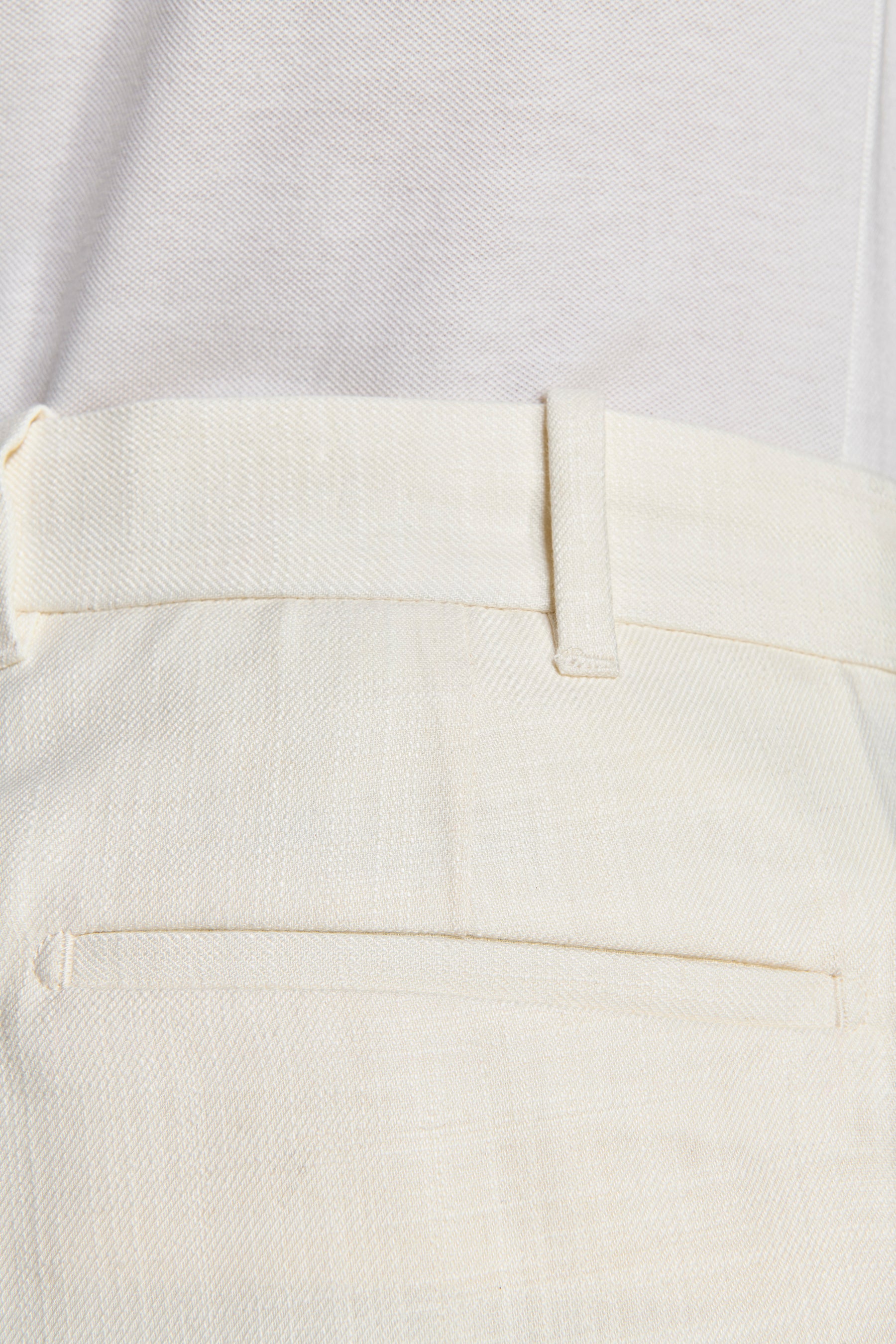 Butter linen blend Bermuda shorts with pleats