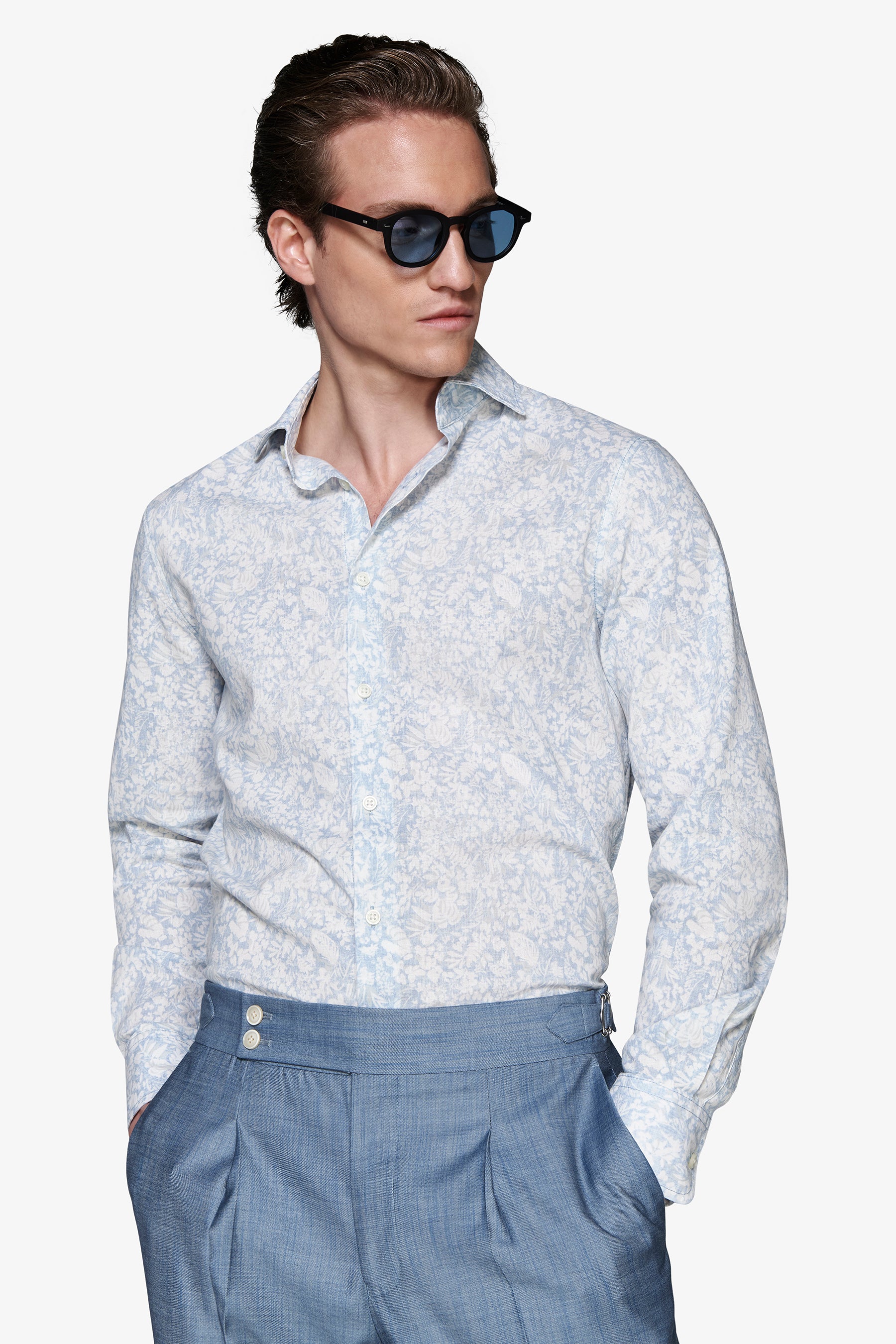 HEMD AUS LEINENMISCHUNG MIT HELLBLAUEM BLUMENPRINT