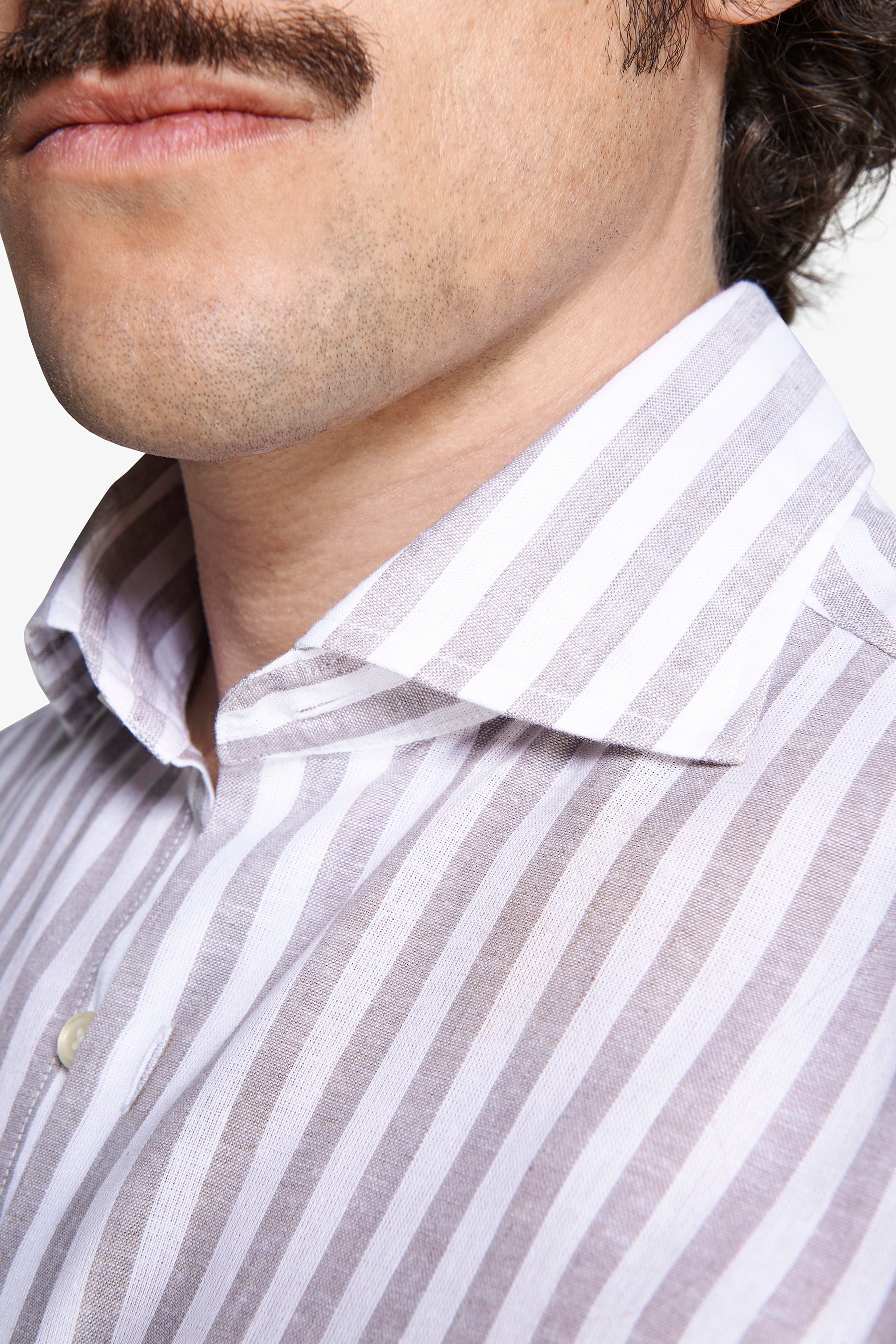 Camisa mezcla de lino a rayas gris tórtola