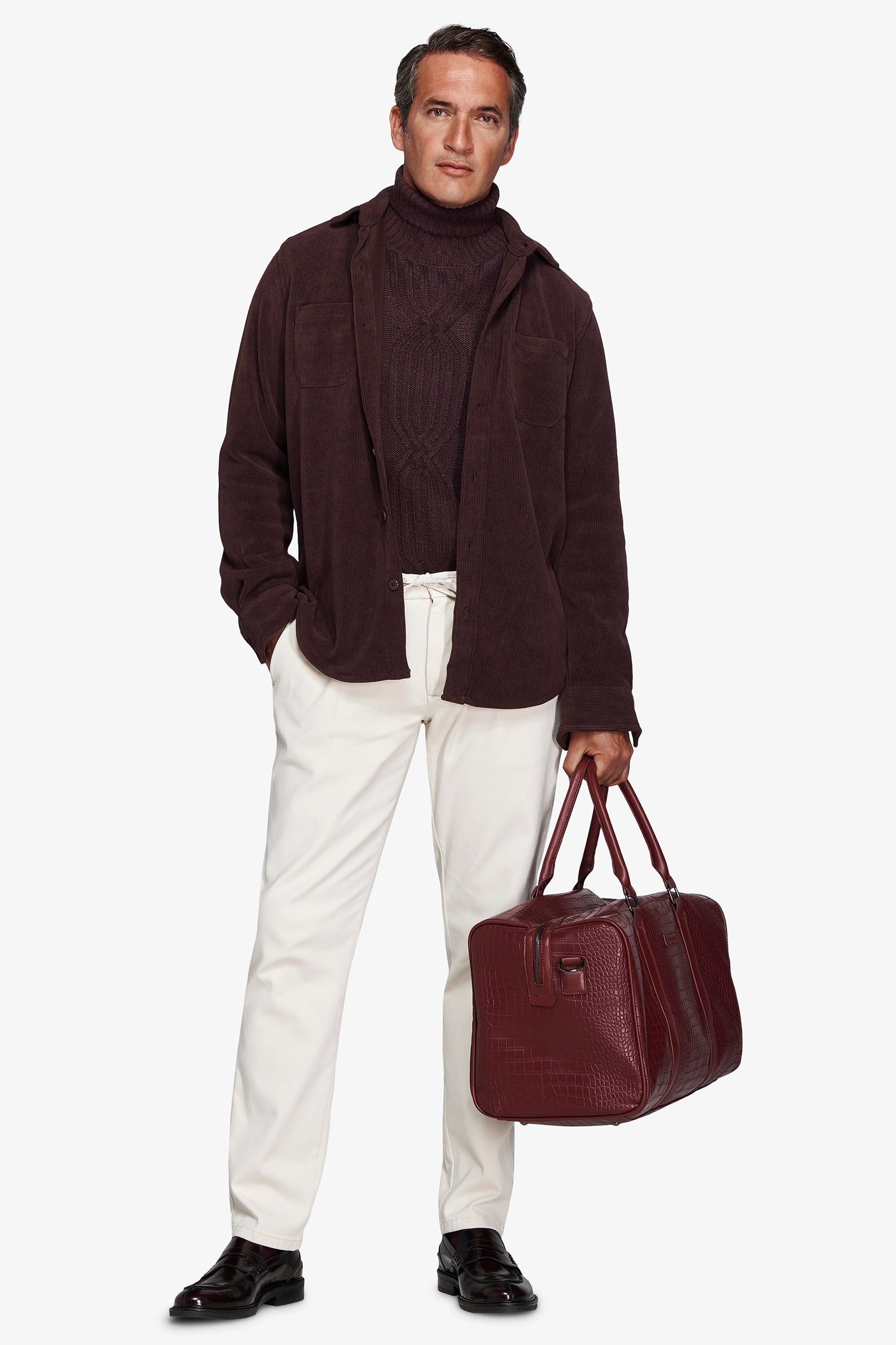 Surchemise bordeaux effet velours côtelé.