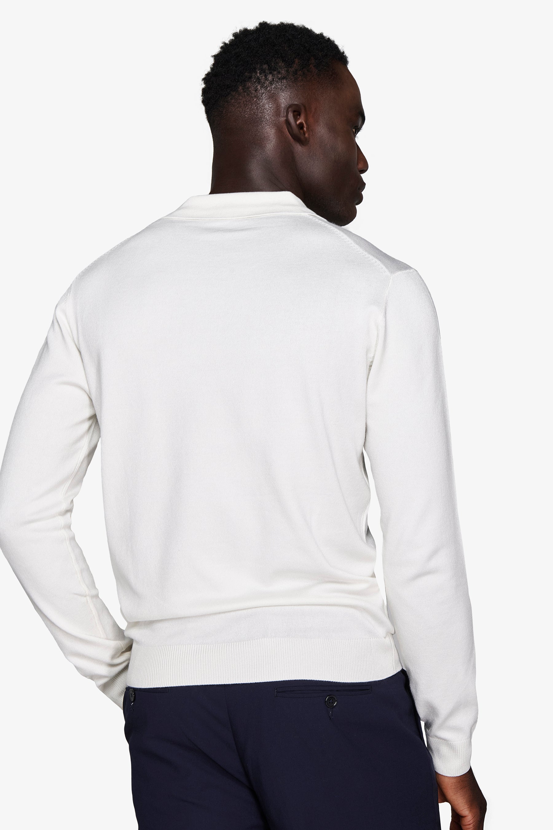 Polo de punto con botones color crema