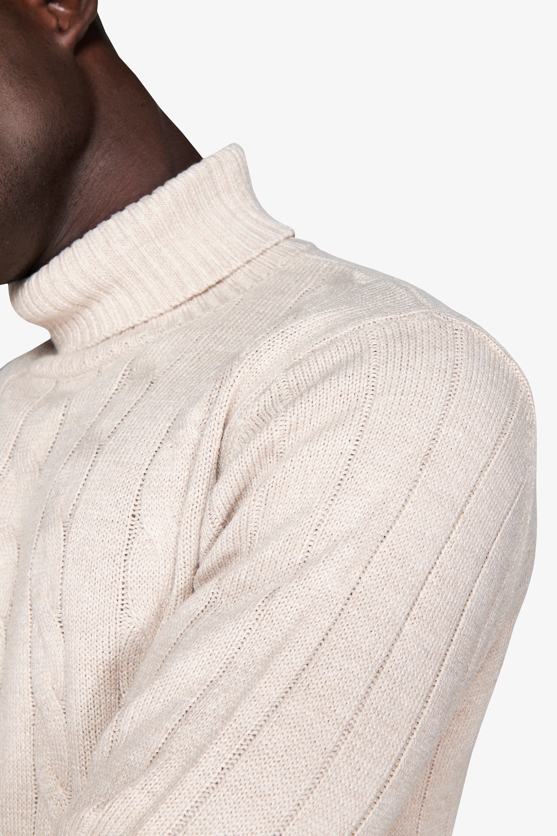 Maglia dolcevita treccia corda