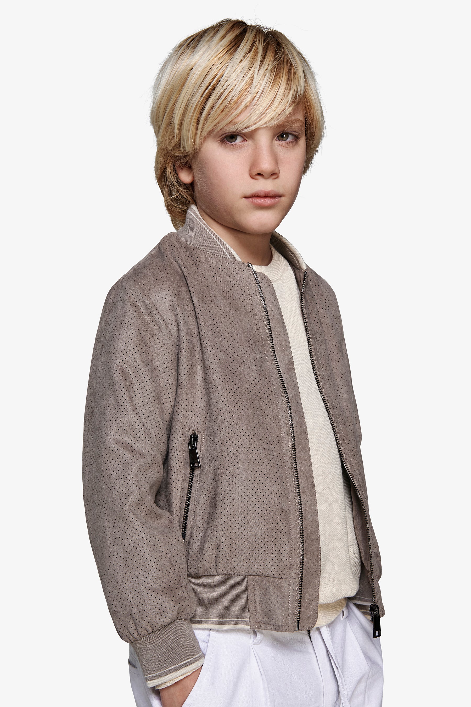 Kinder-Bomberjacke aus perforiertem Öko-Wildleder in Taupe.