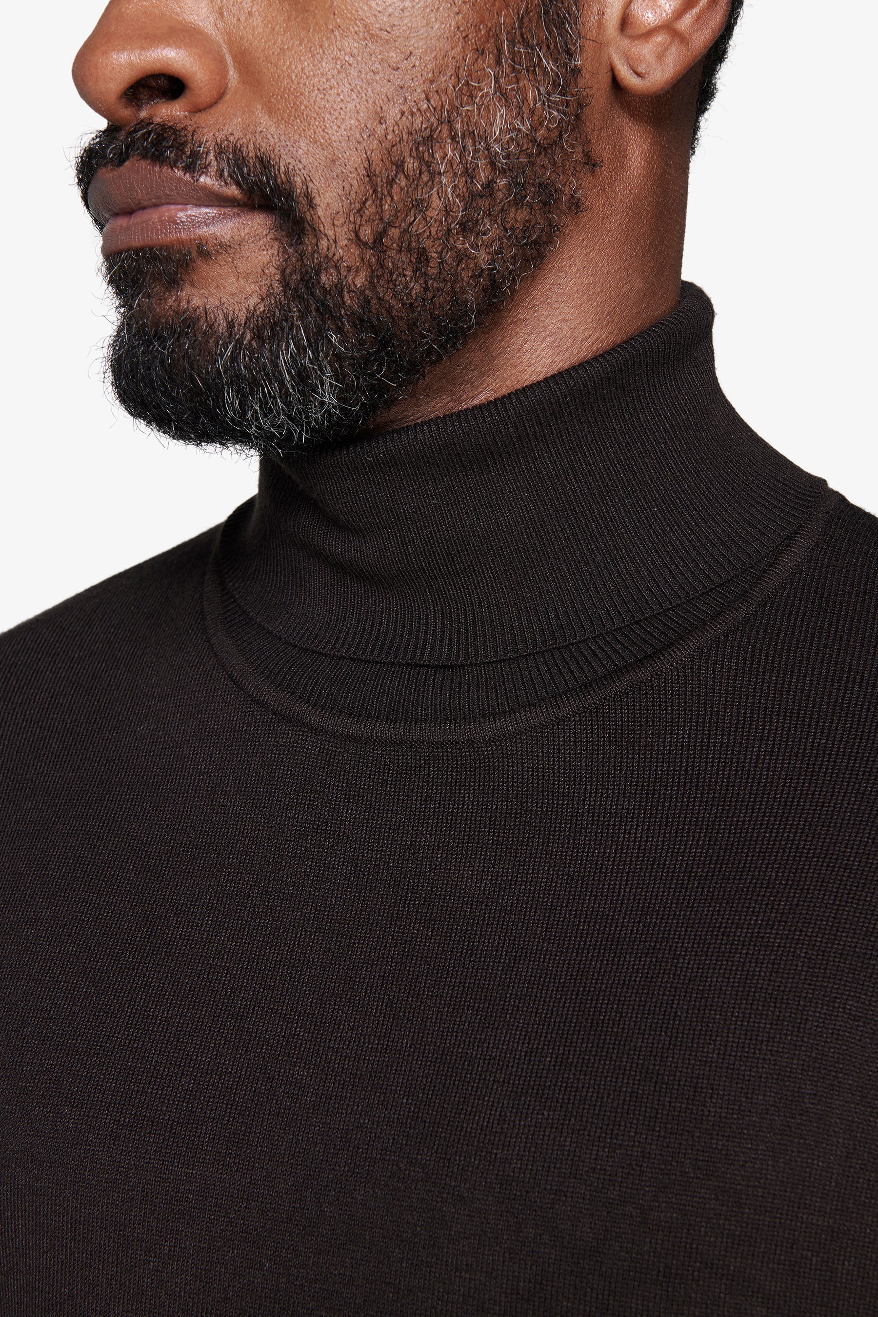 Maglia dolcevita basic marrone