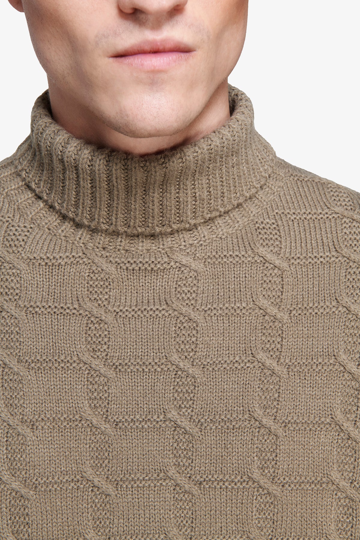 Maglia dolcevita punto quadri oliva