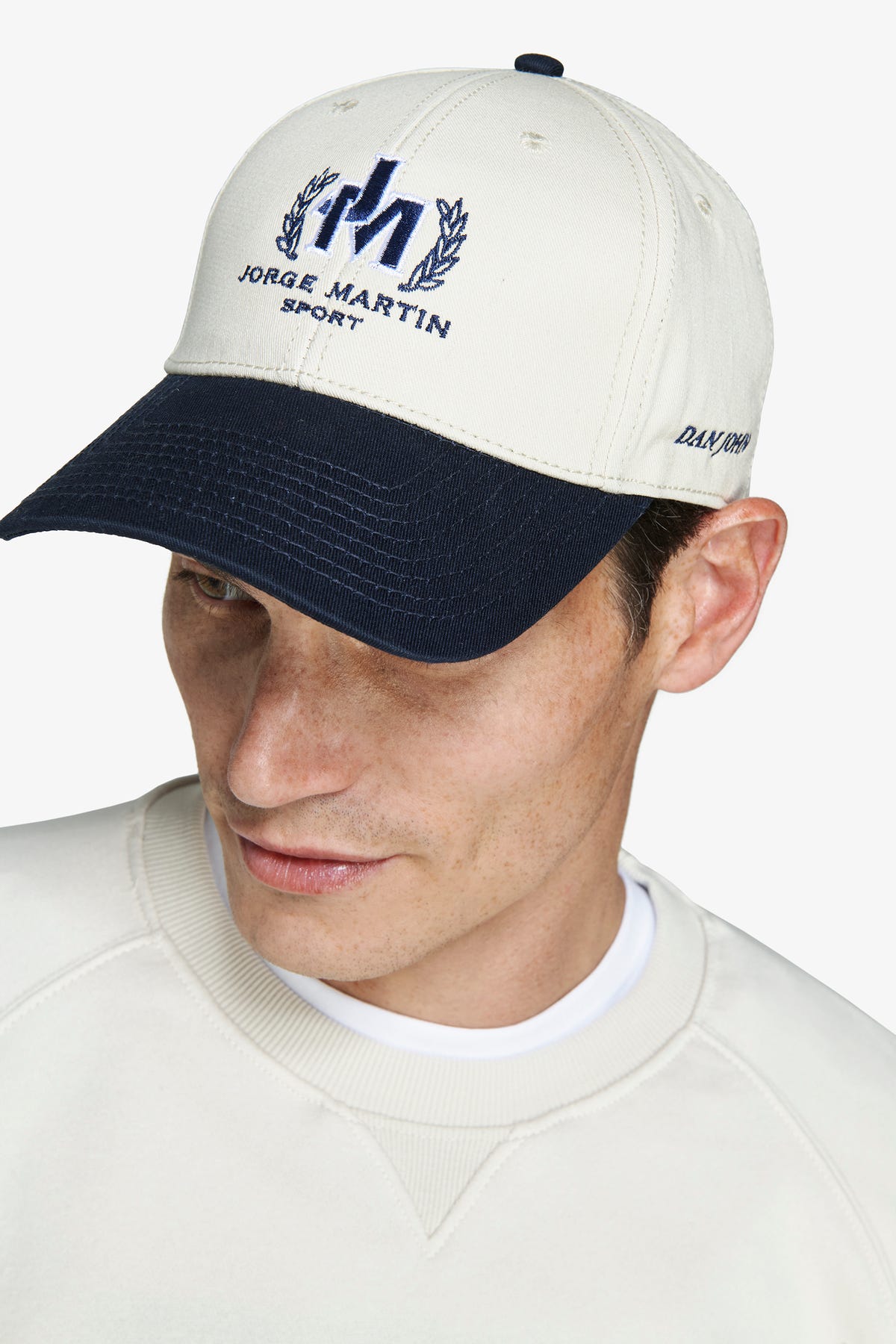 Cappello logato con visiera