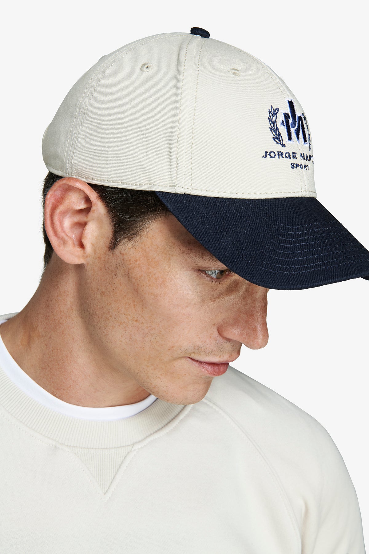 Cappello logato con visiera