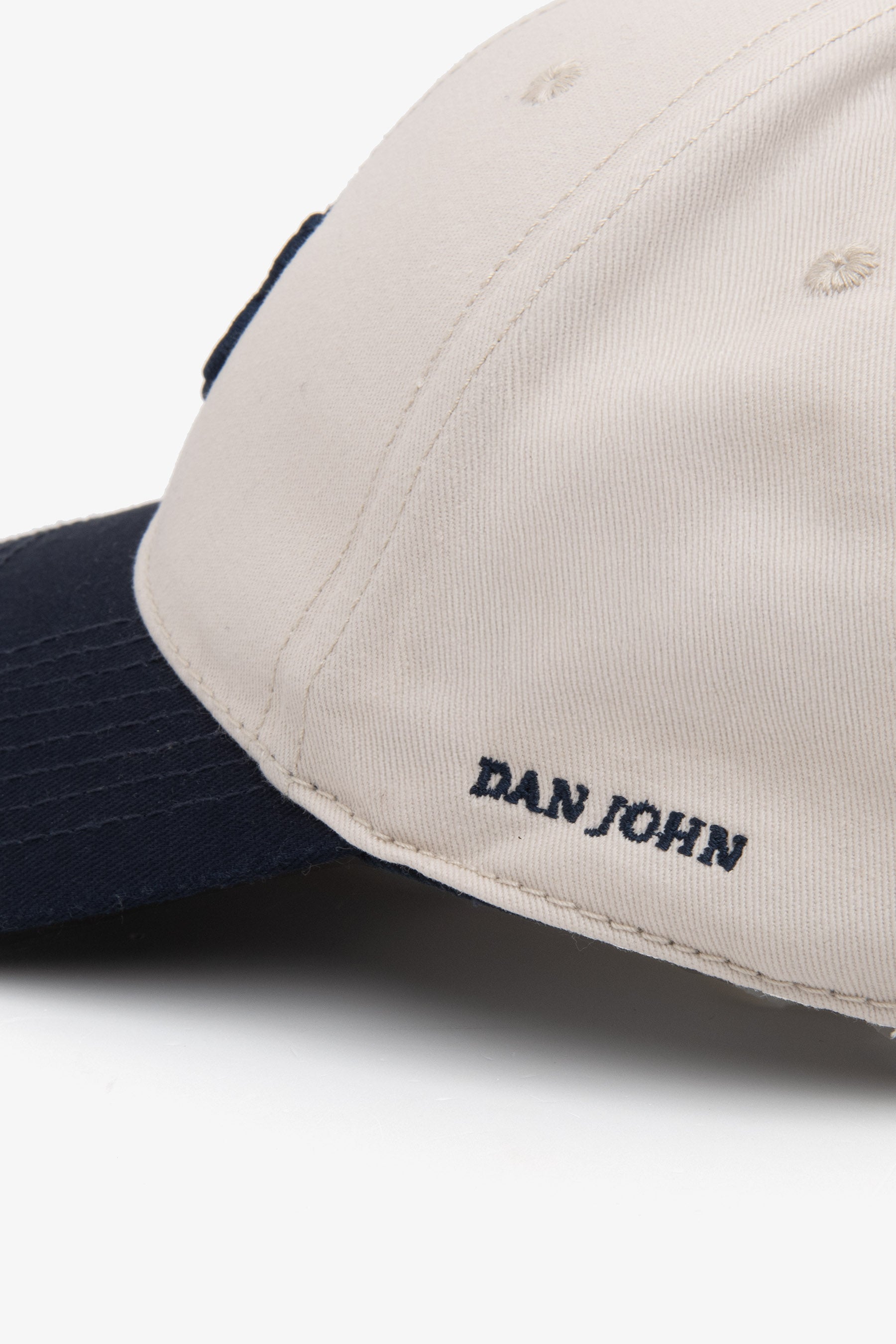 Casquette à visière crème avec logo