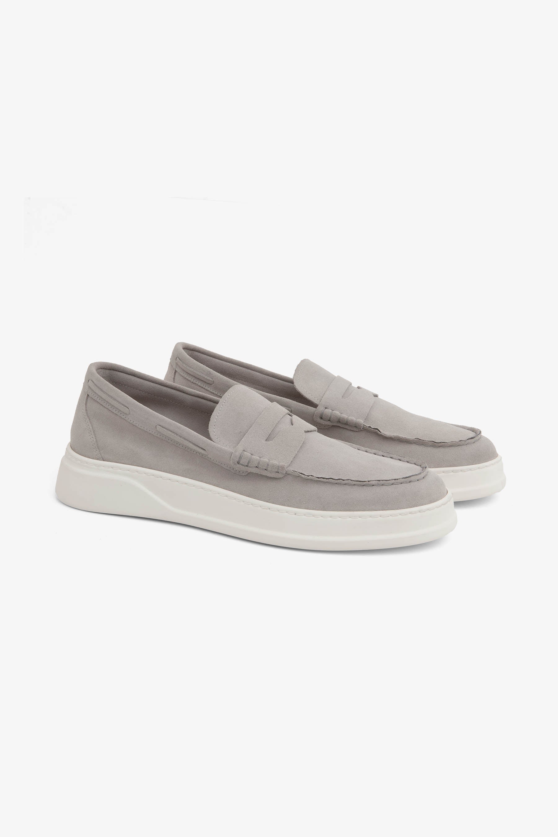 Mocassins gris clair en daim