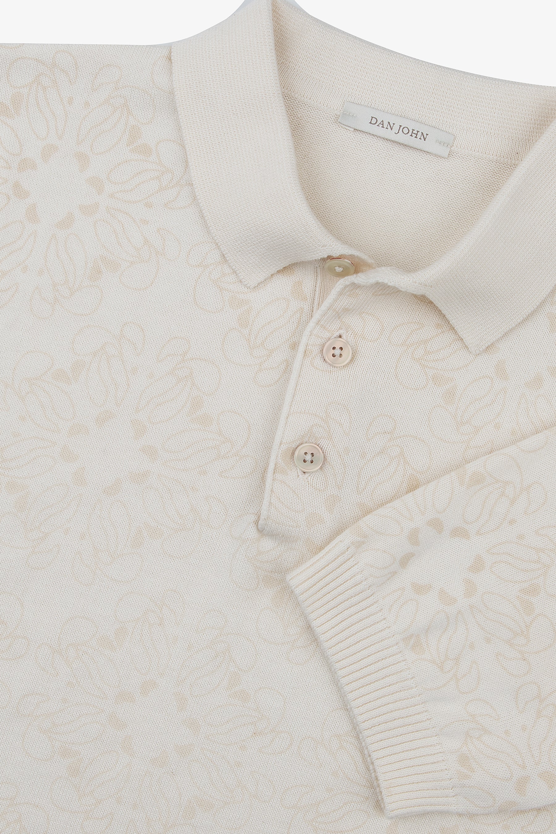 Polo con estampado floral color arena