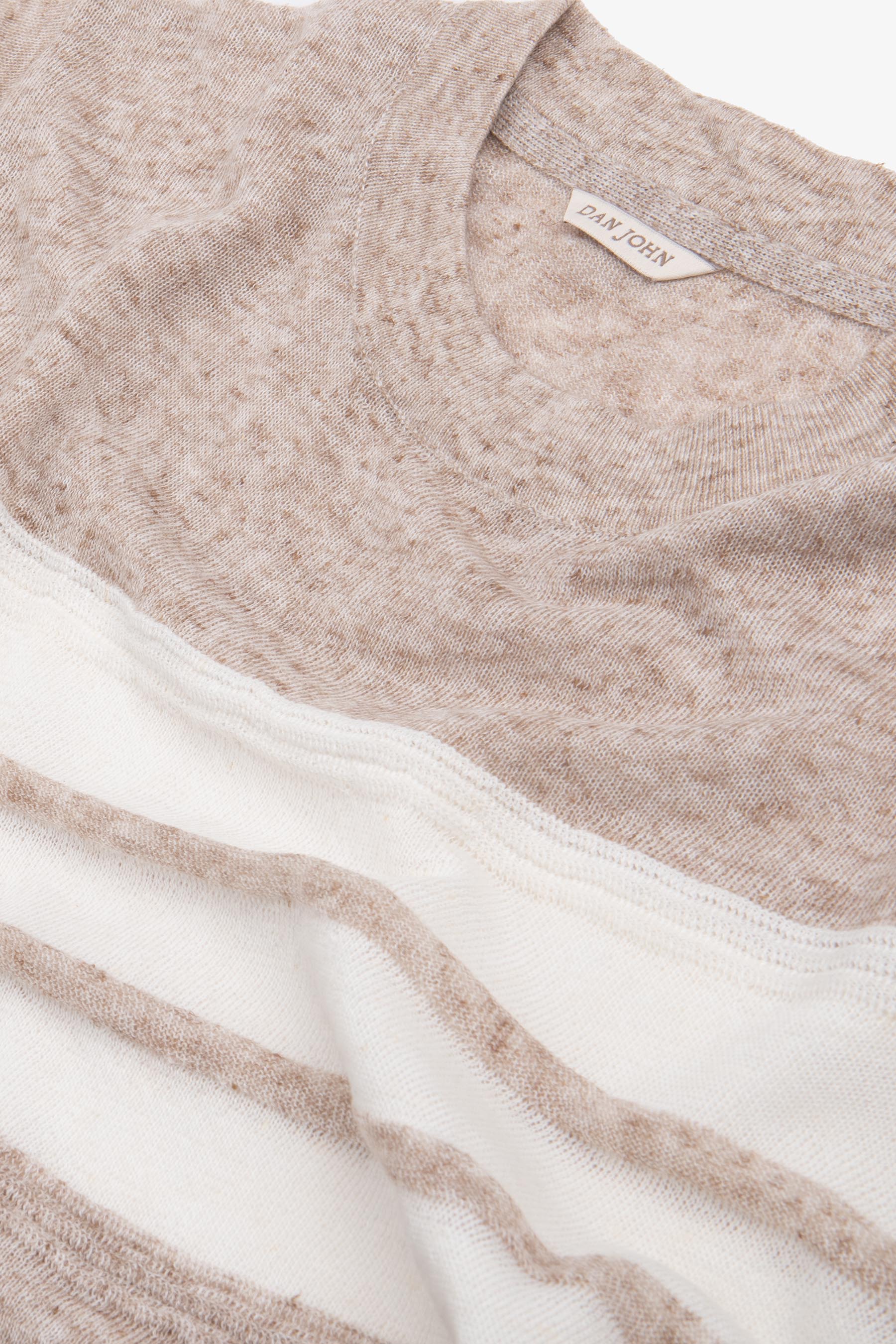 T-shirt in maglia a righe beige-Dan John
